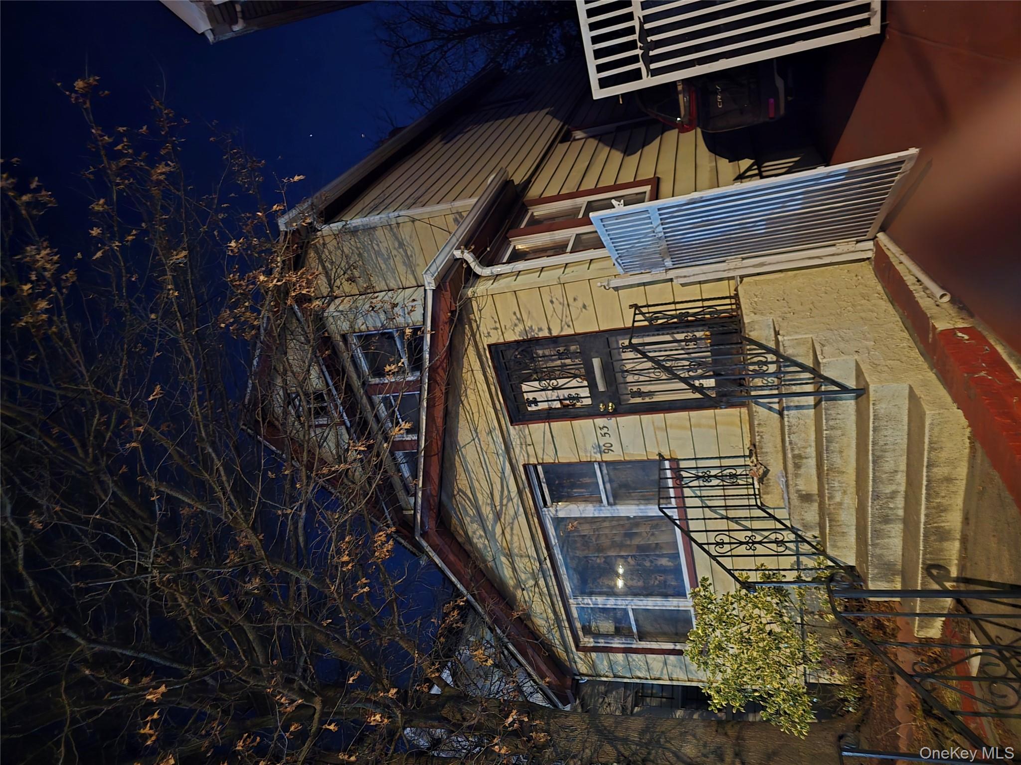 90 53 Francis Lewis Blvd, Hollis, NY 11434