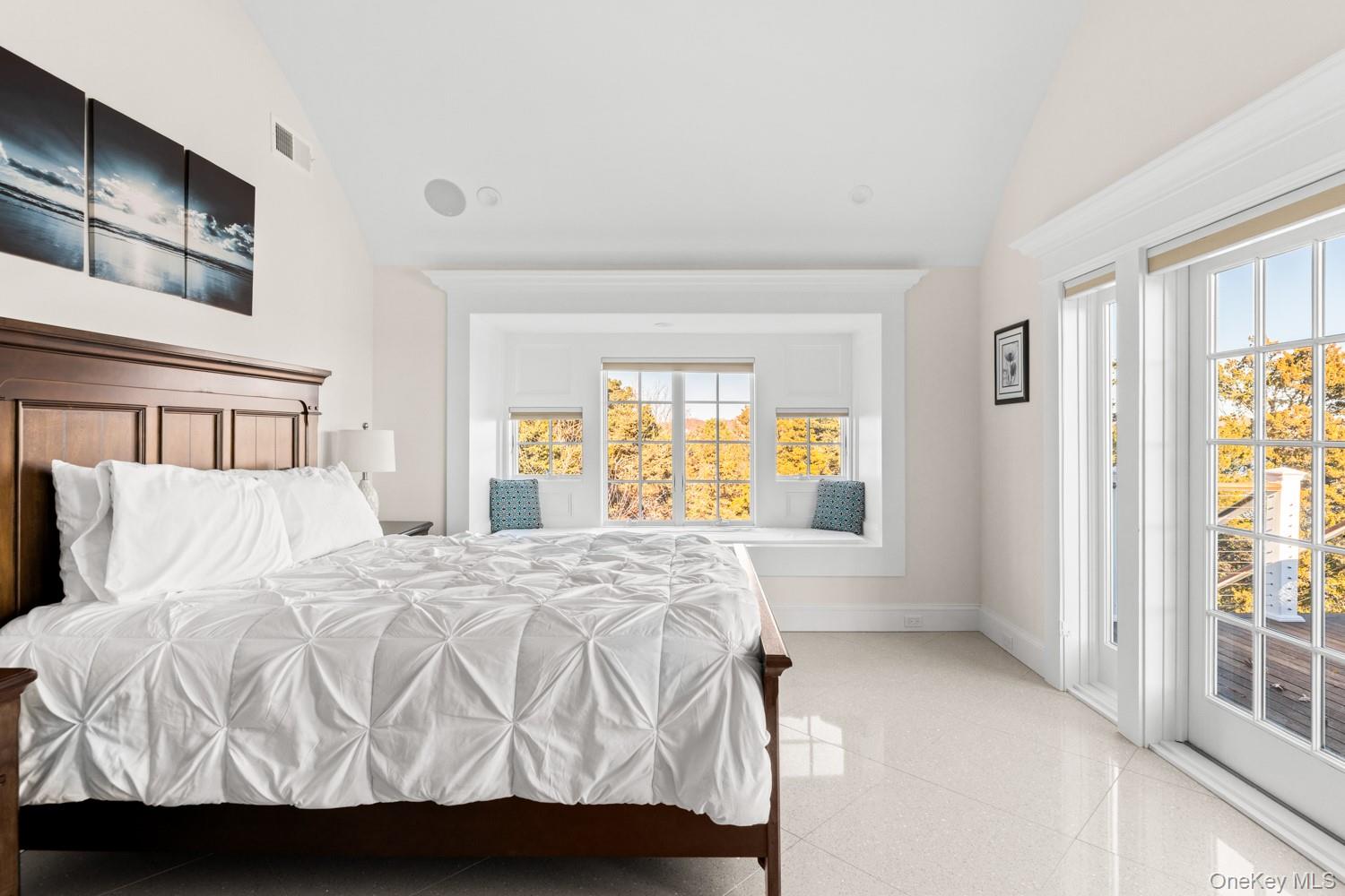 17 Ludlow Lane, Hampton Bays, NY 11946