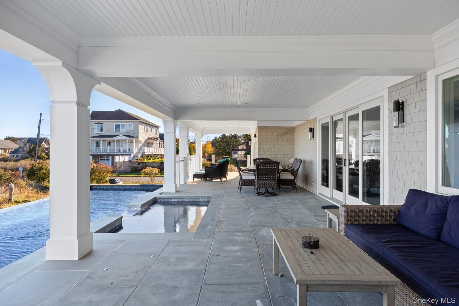 17 Ludlow Lane, Hampton Bays, NY 11946