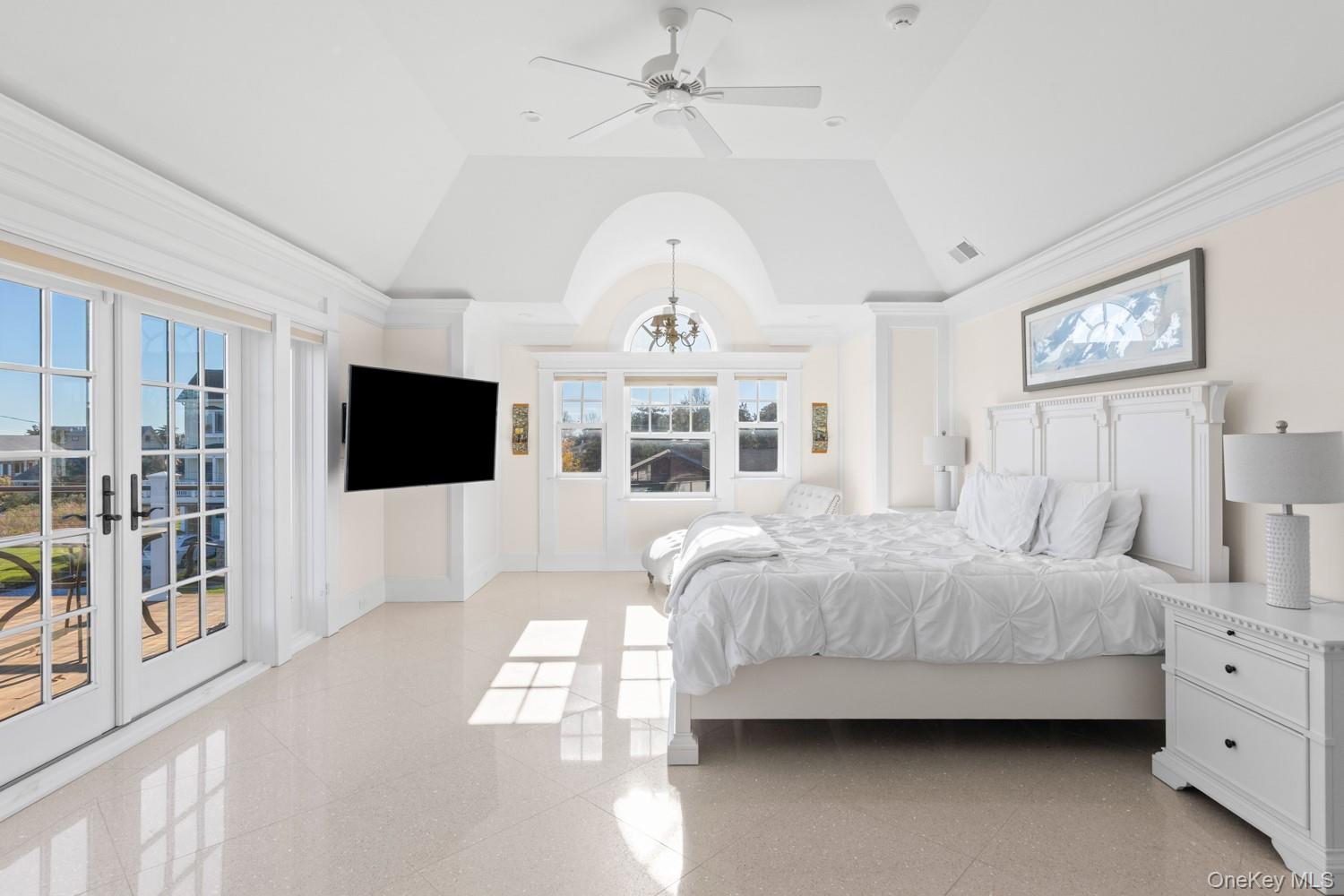 17 Ludlow Lane, Hampton Bays, NY 11946