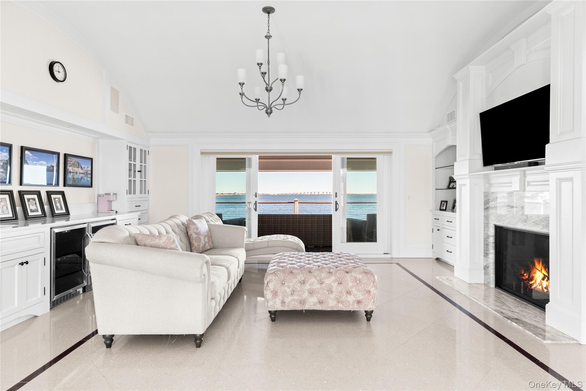 17 Ludlow Lane, Hampton Bays, NY 11946