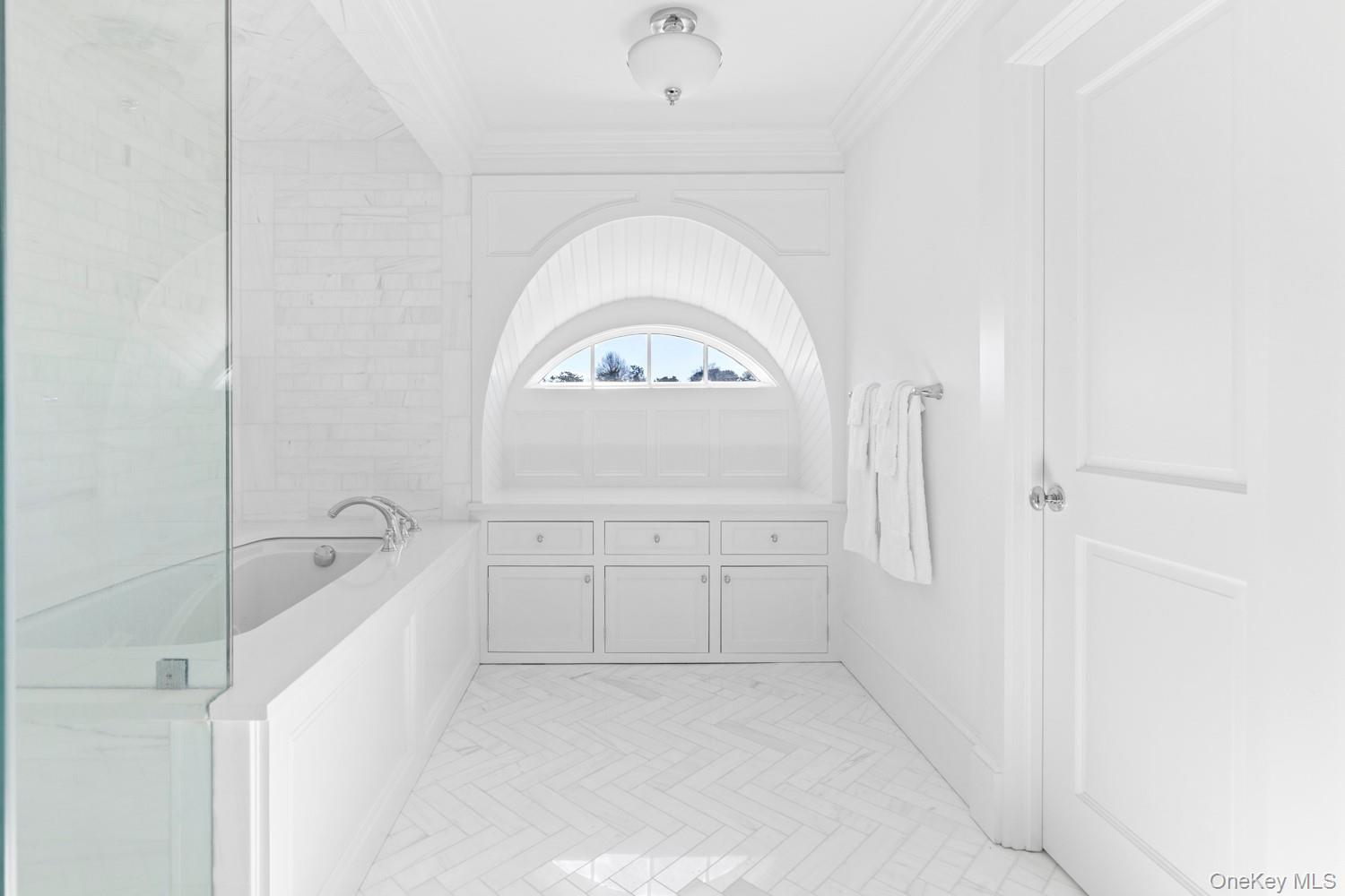 17 Ludlow Lane, Hampton Bays, NY 11946