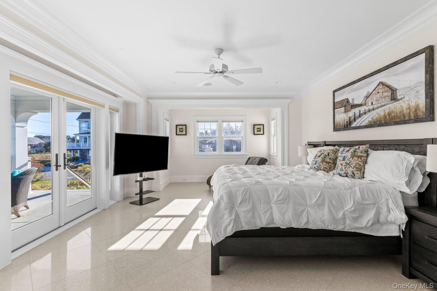 17 Ludlow Lane, Hampton Bays, NY 11946