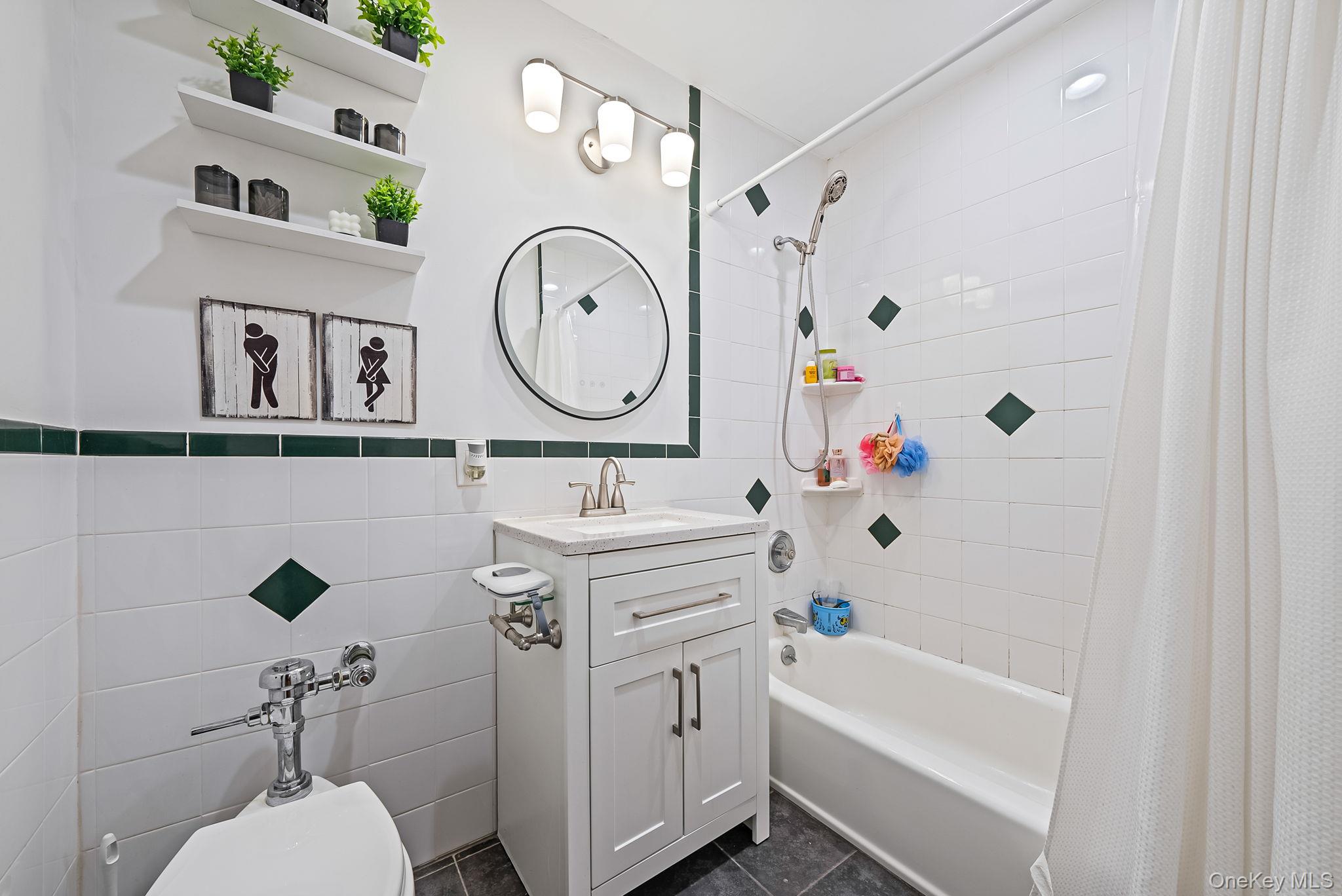 124 Smith Street # 3F, Freeport, NY 11520