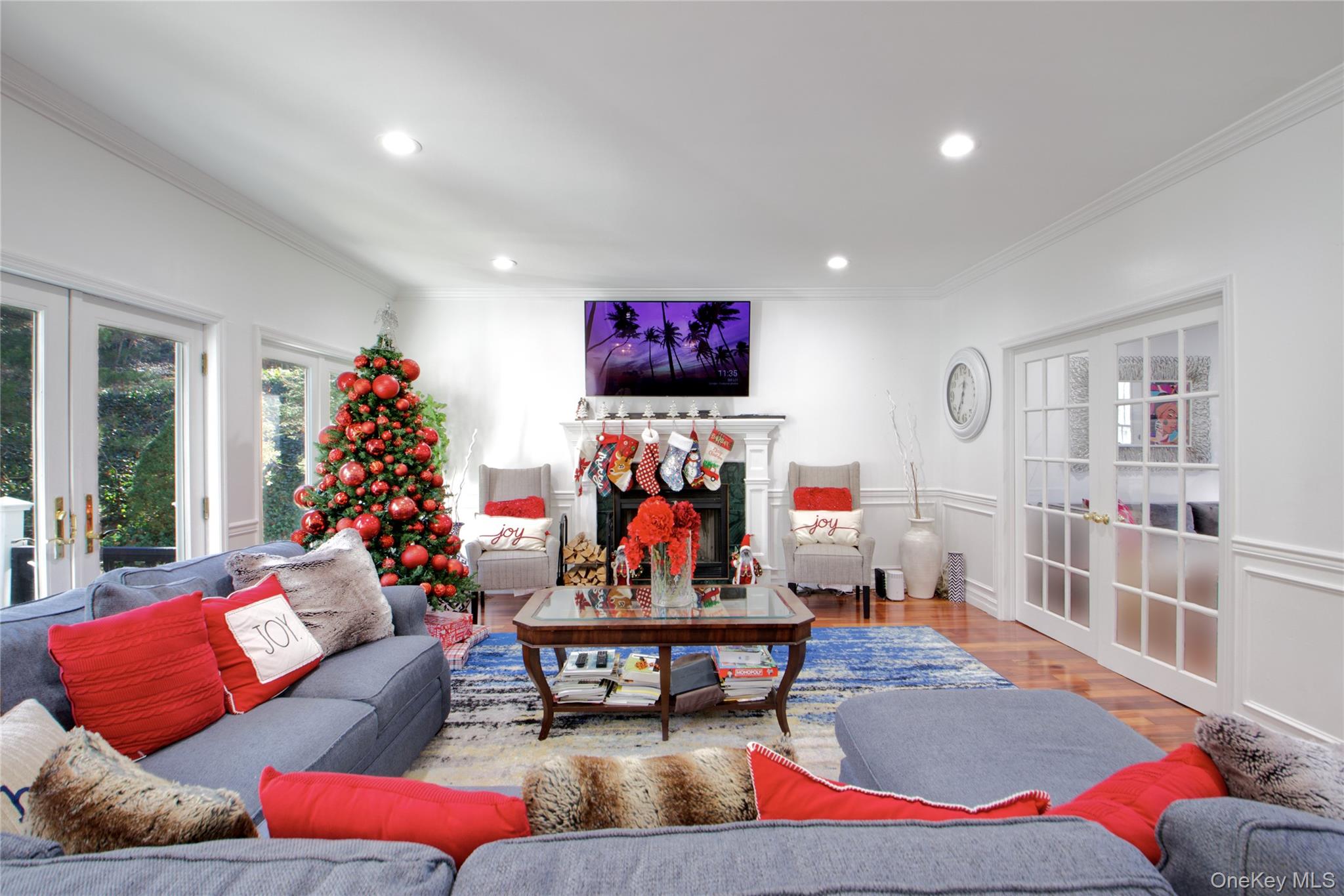 50 Davis Lane, Roslyn, NY 11576