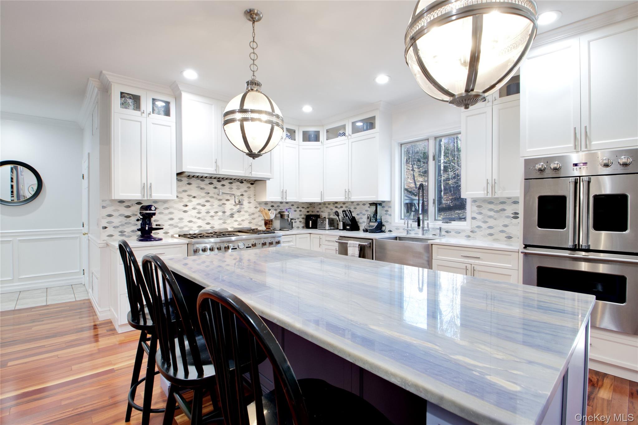 50 Davis Lane, Roslyn, NY 11576