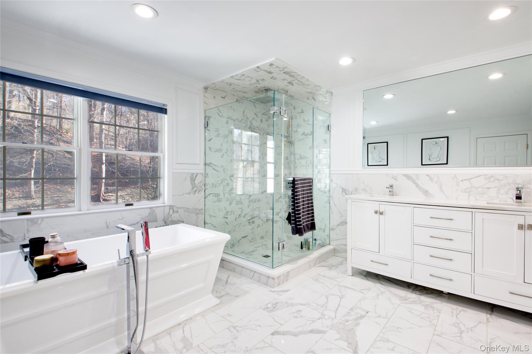 50 Davis Lane, Roslyn, NY 11576