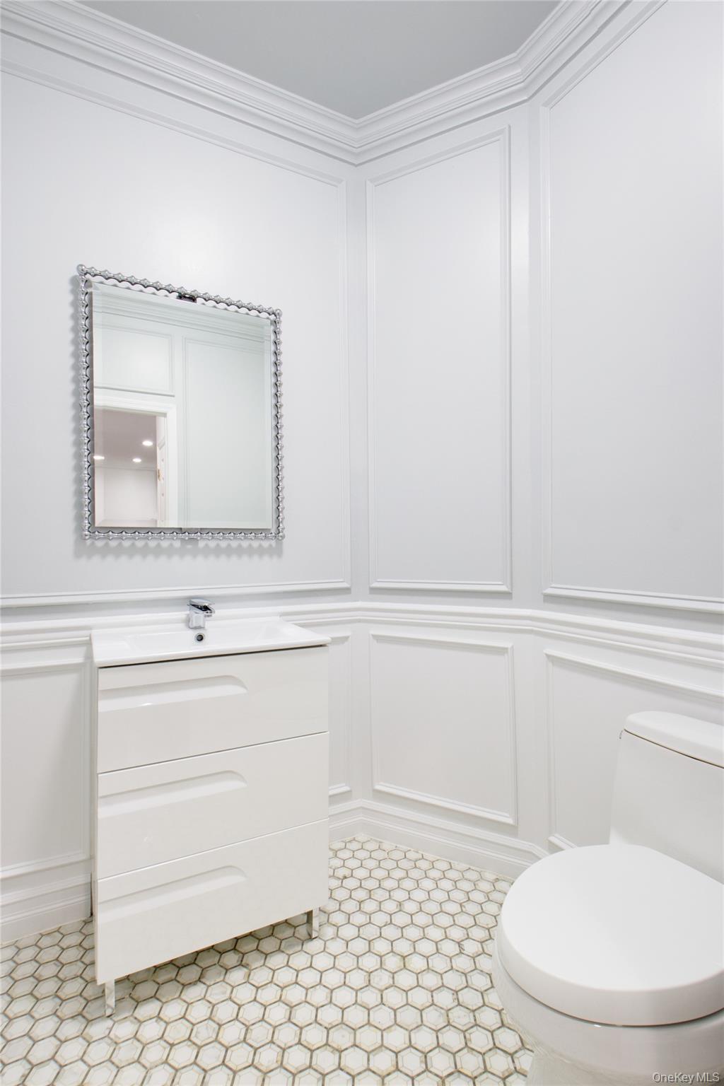 50 Davis Lane, Roslyn, NY 11576