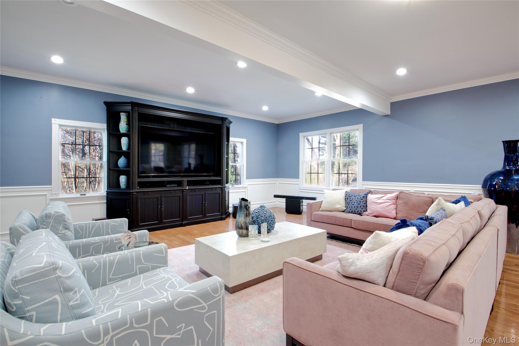 50 Davis Lane, Roslyn, NY 11576