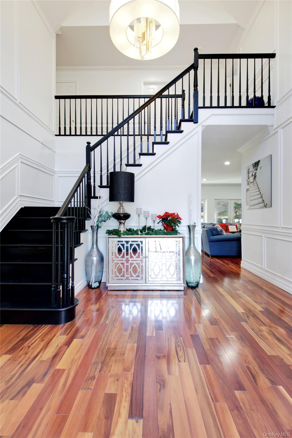 50 Davis Lane, Roslyn, NY 11576