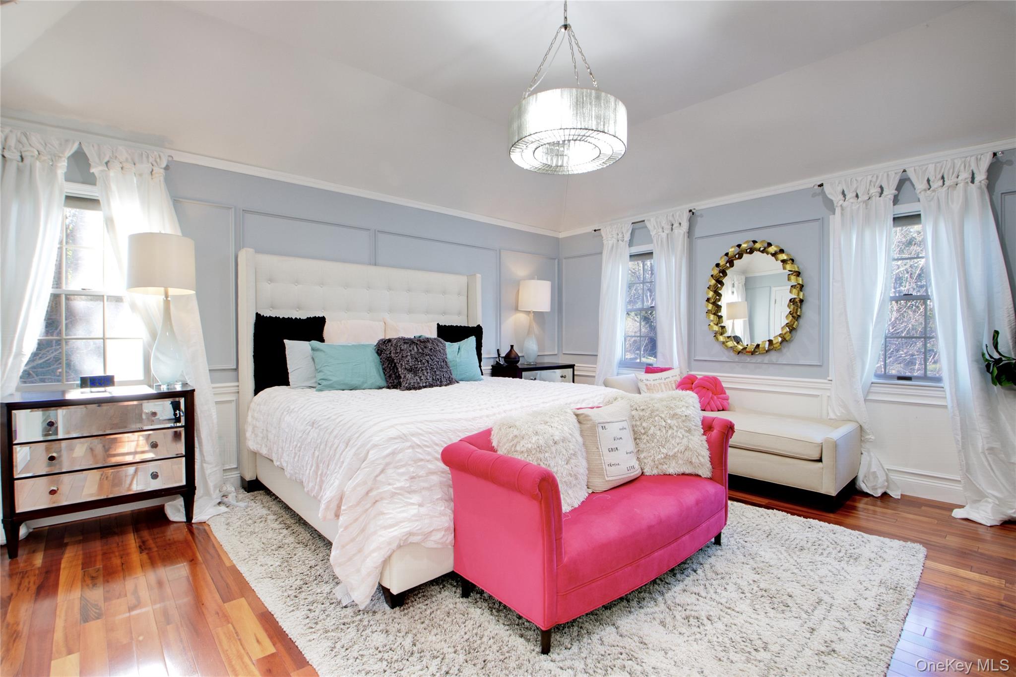 50 Davis Lane, Roslyn, NY 11576