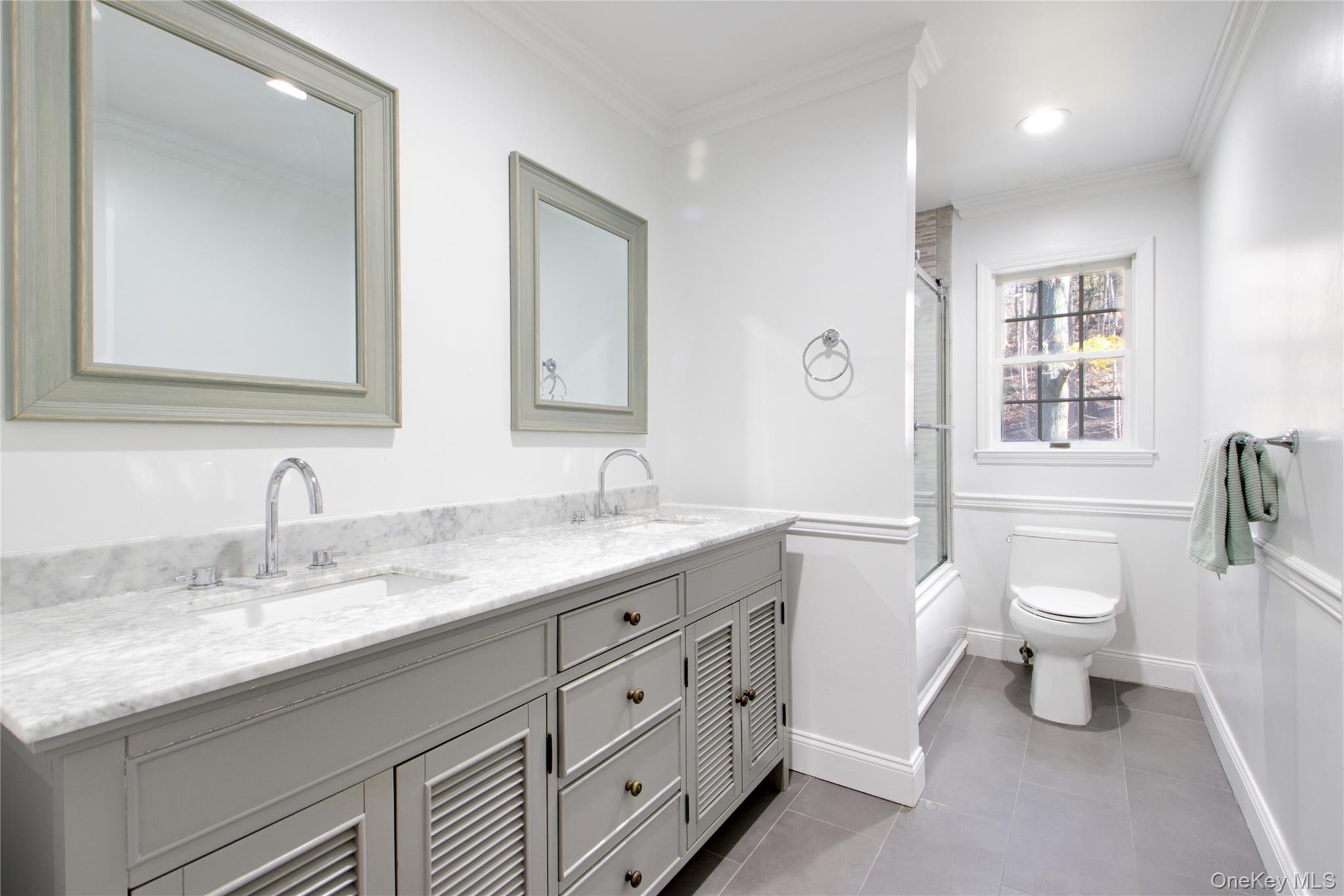 50 Davis Lane, Roslyn, NY 11576