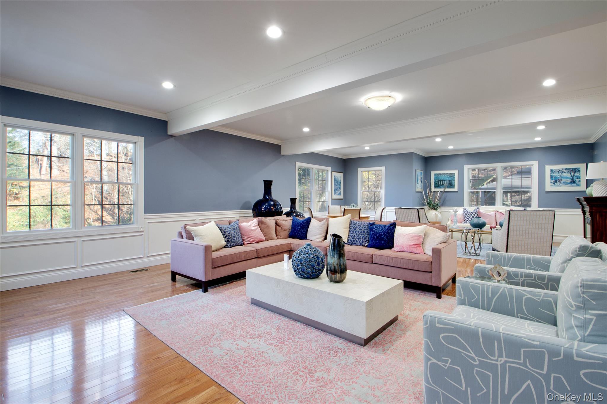 50 Davis Lane, Roslyn, NY 11576