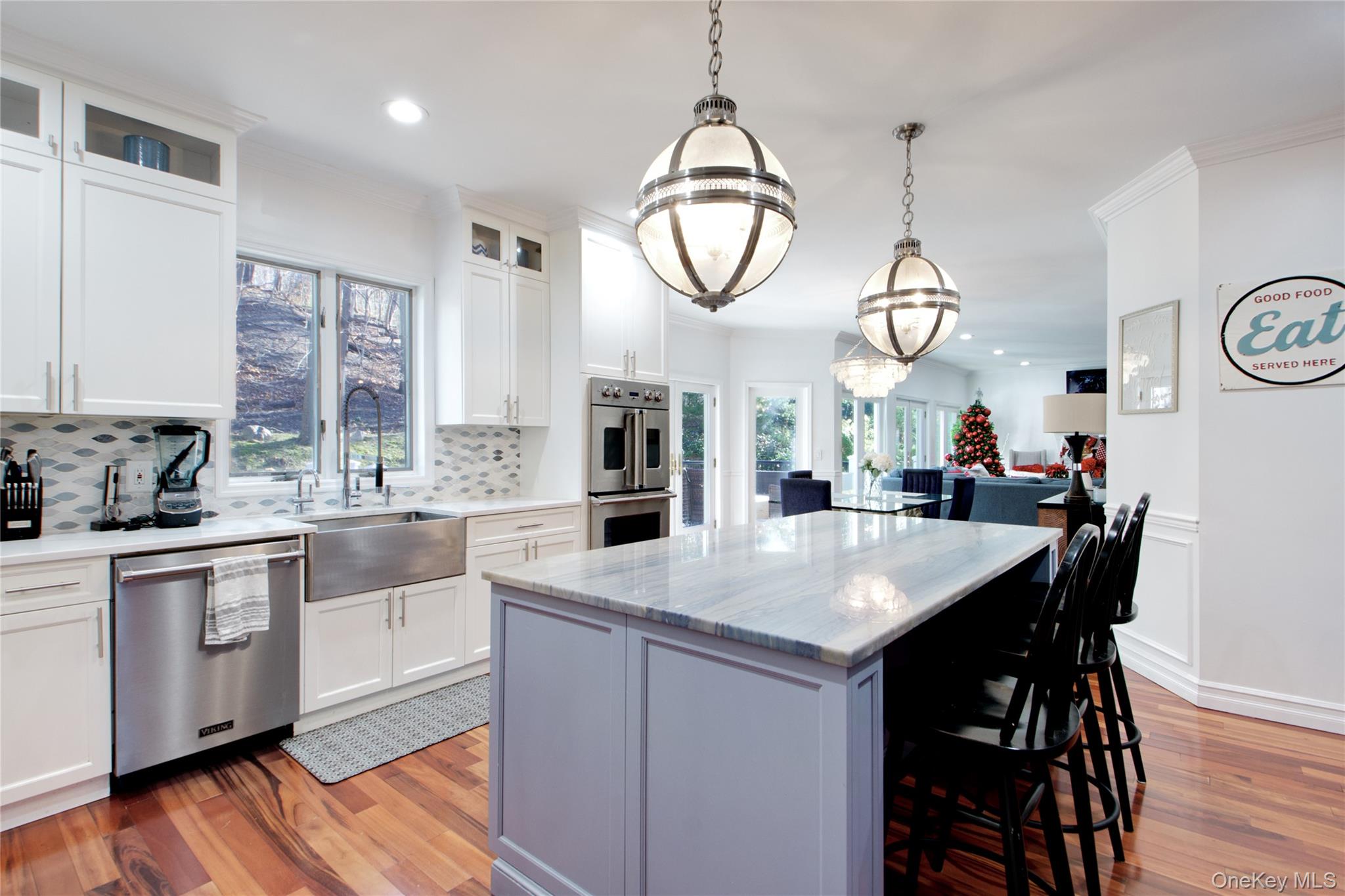 50 Davis Lane, Roslyn, NY 11576