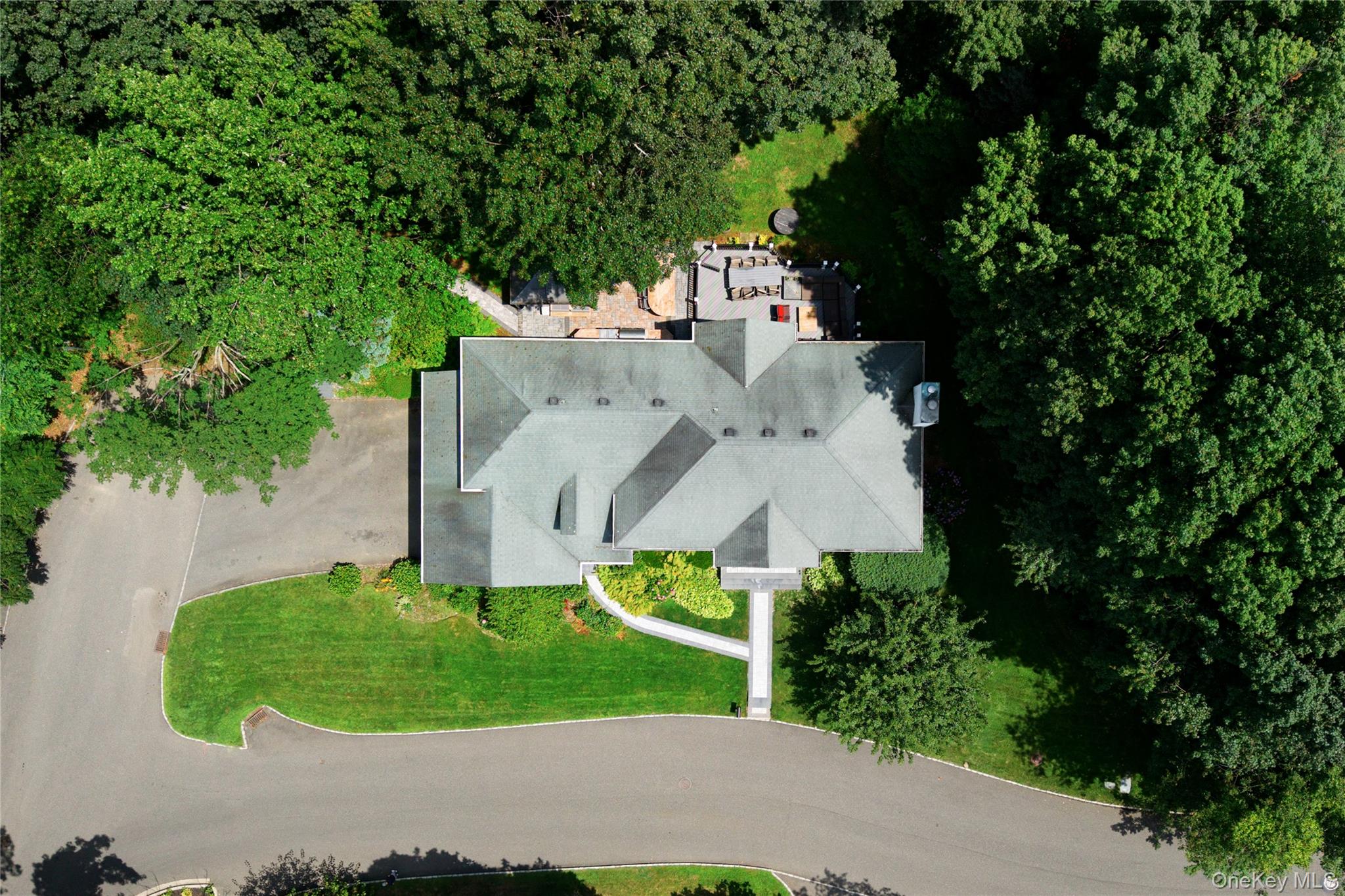 50 Davis Lane, Roslyn, NY 11576