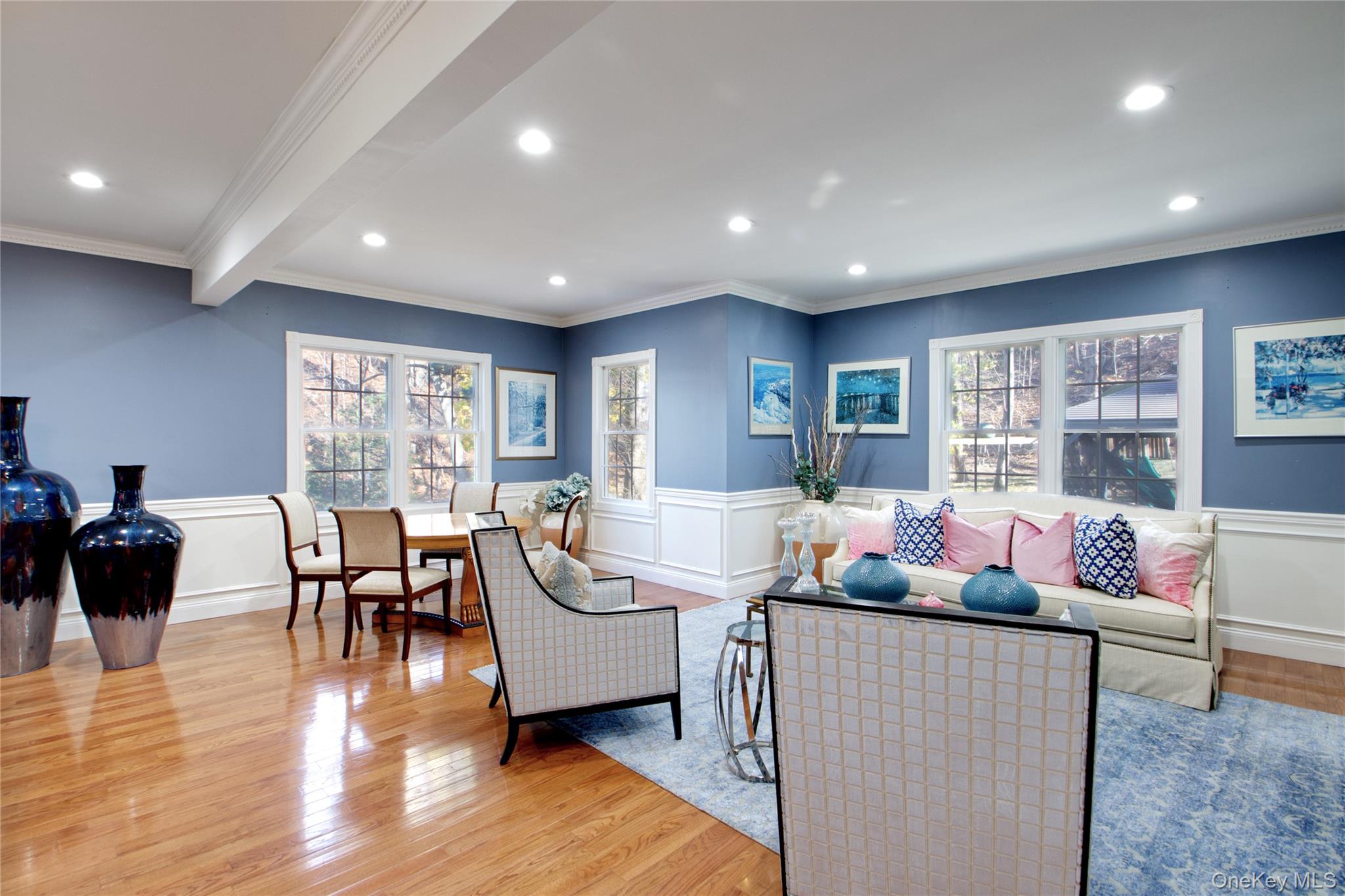 50 Davis Lane, Roslyn, NY 11576