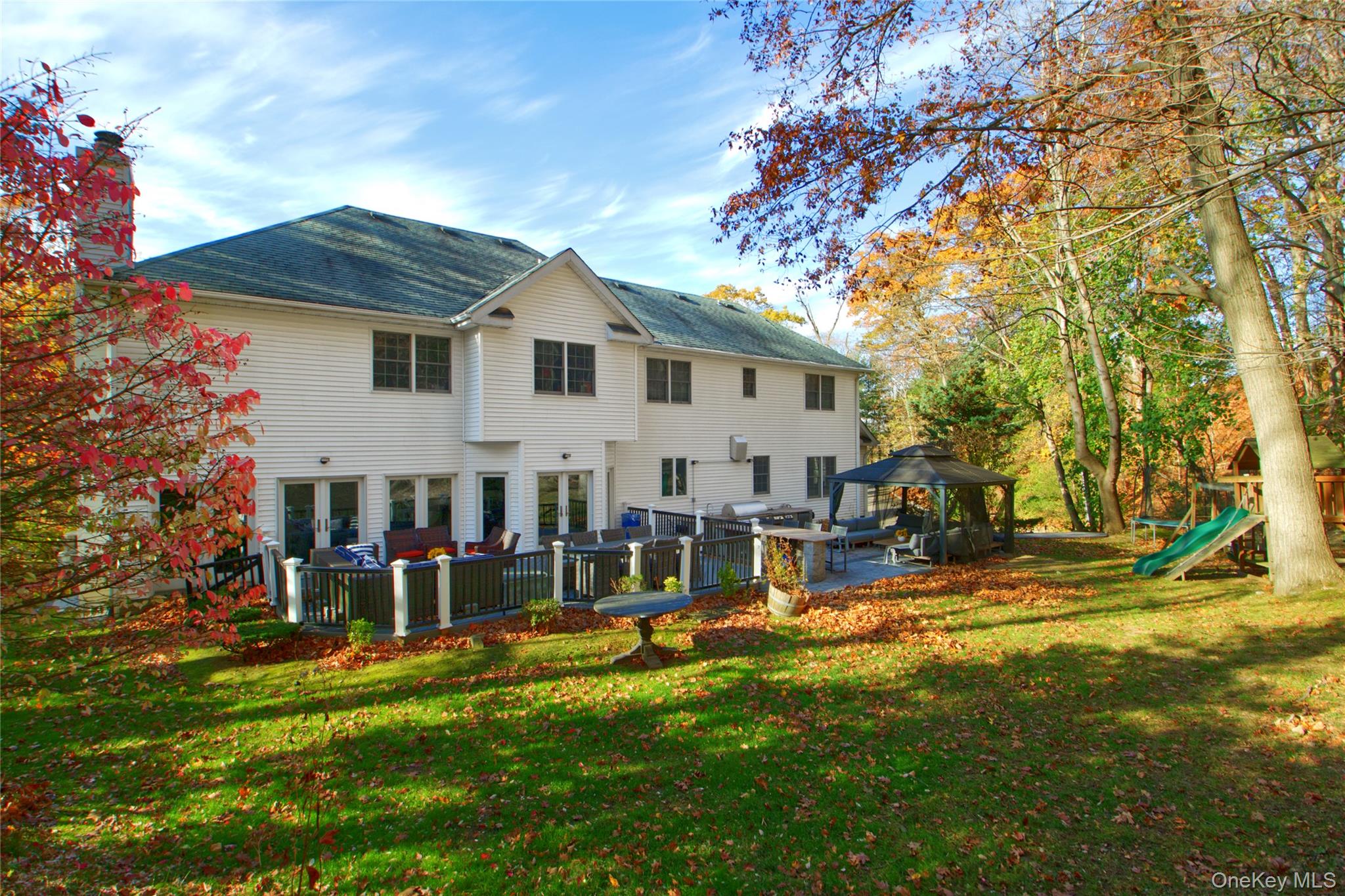 50 Davis Lane, Roslyn, NY 11576