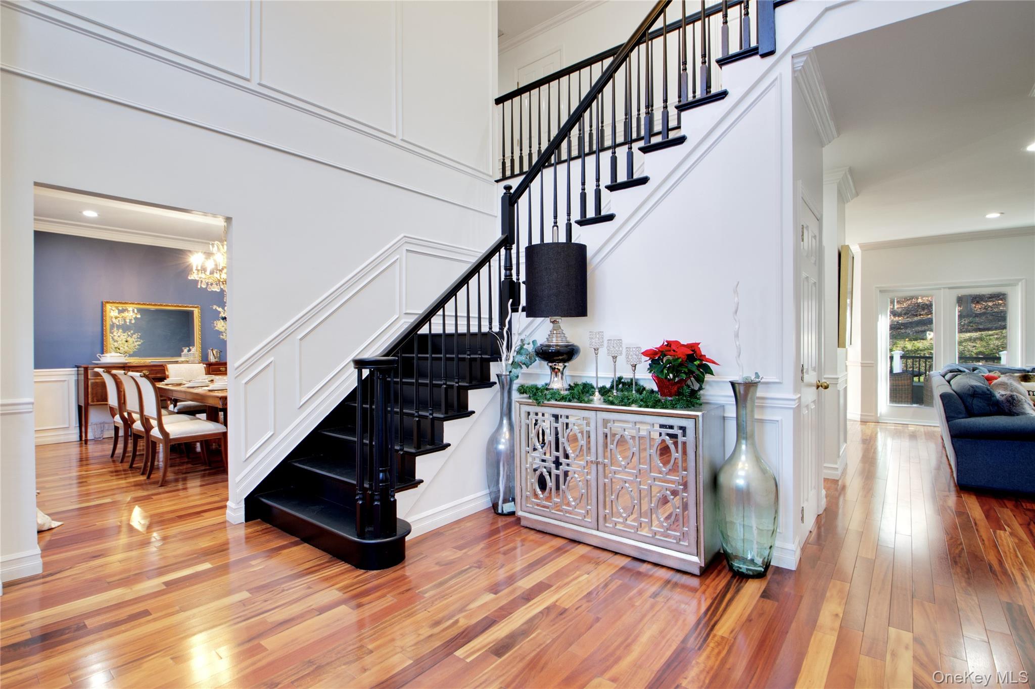 50 Davis Lane, Roslyn, NY 11576