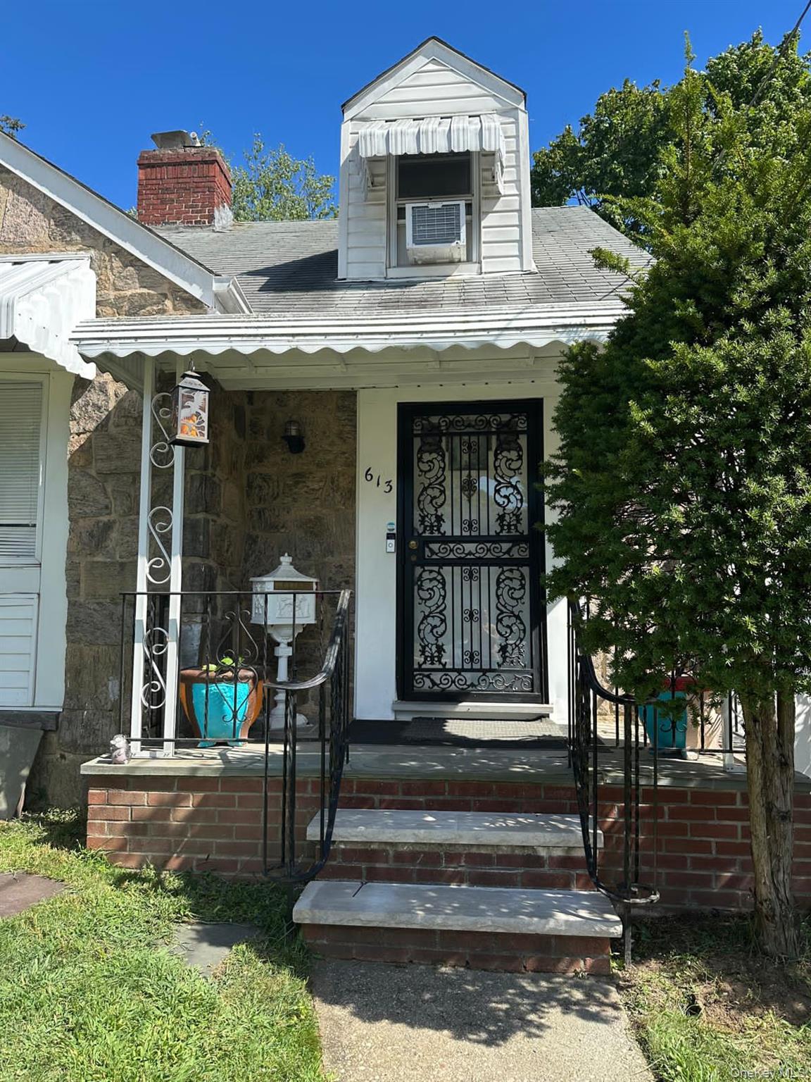 613 Adams Avenue, Hempstead, NY 11552