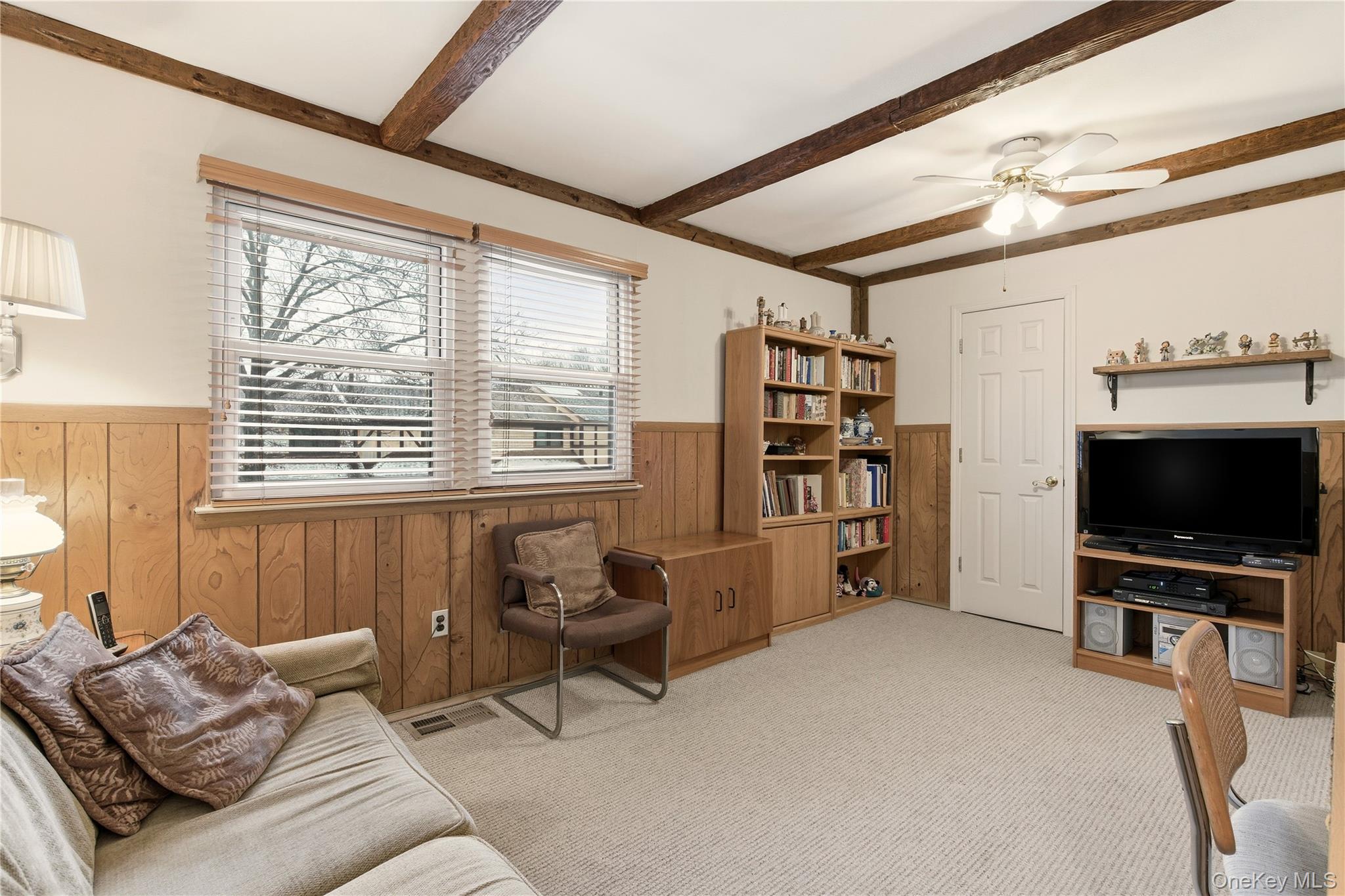 10 Hampton Way, Woodbury, NY 11797