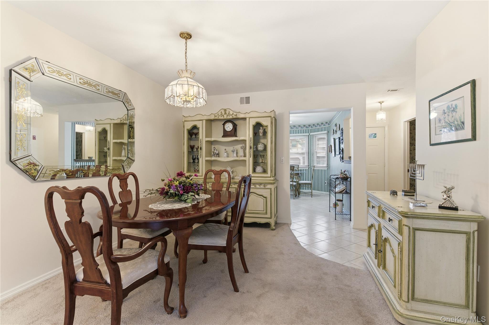 10 Hampton Way, Woodbury, NY 11797