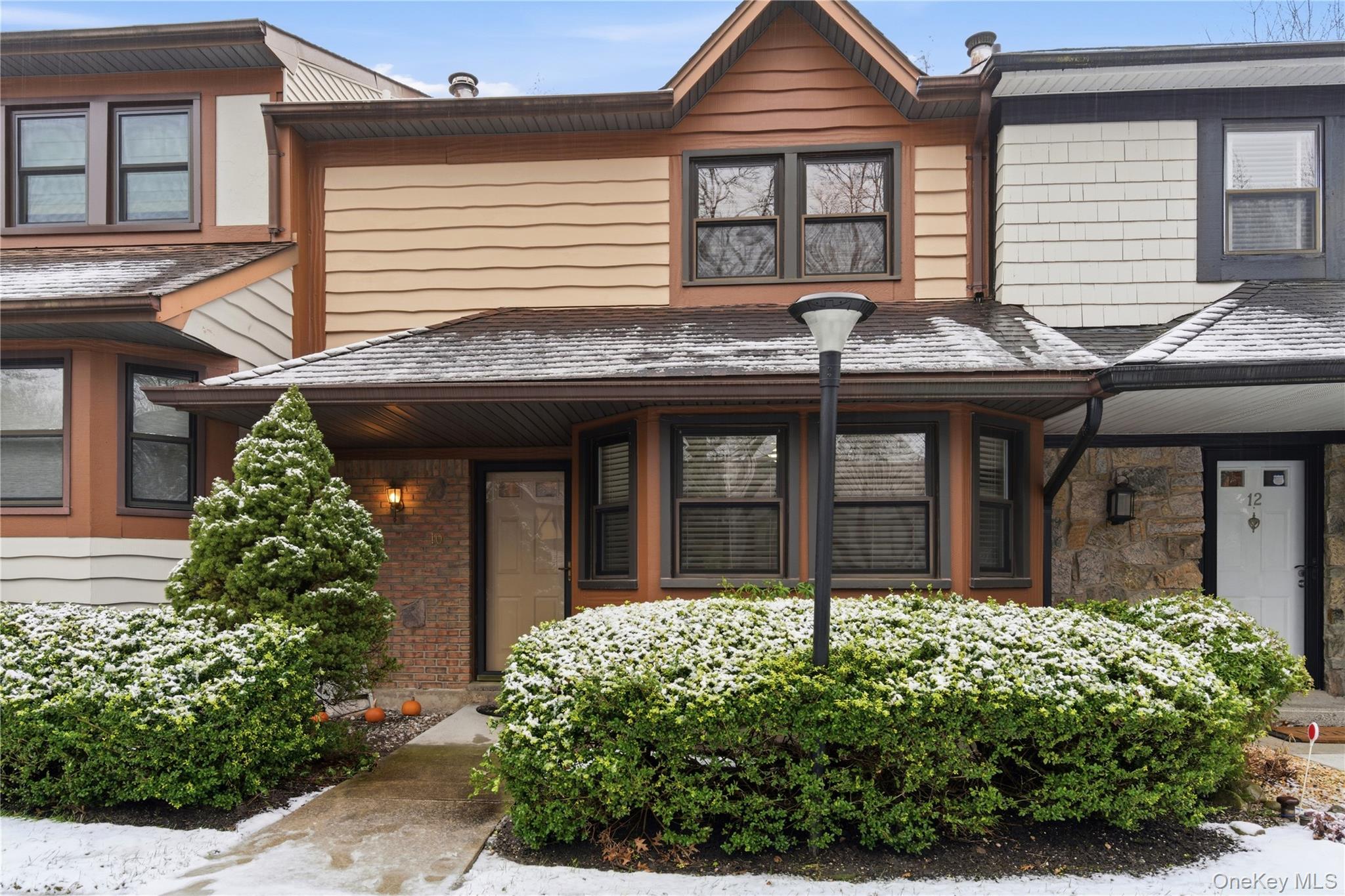 10 Hampton Way, Woodbury, NY 11797