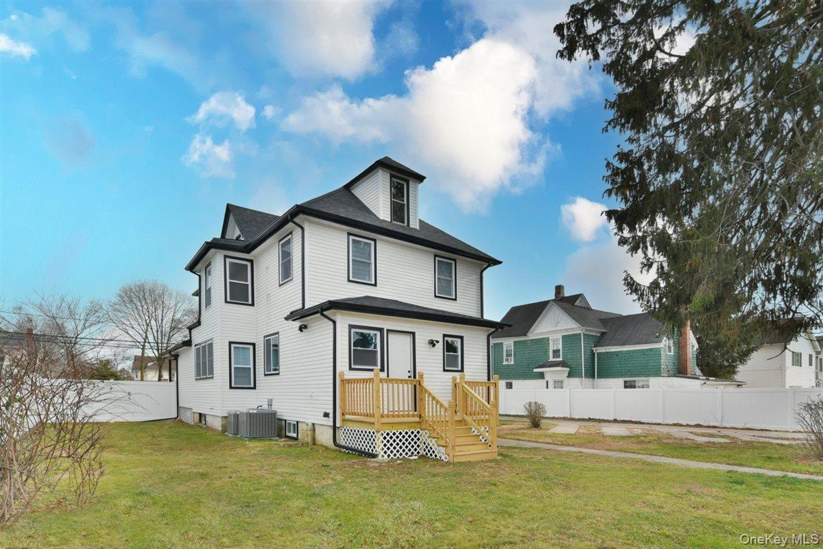 115 N Bergen Place, Freeport, NY 11520