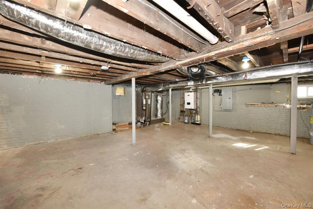 115 N Bergen Place, Freeport, NY 11520