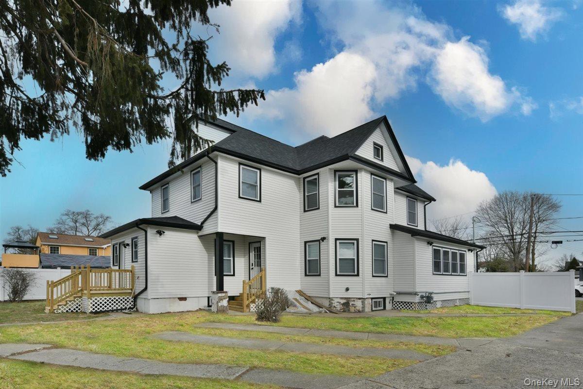 115 N Bergen Place, Freeport, NY 11520