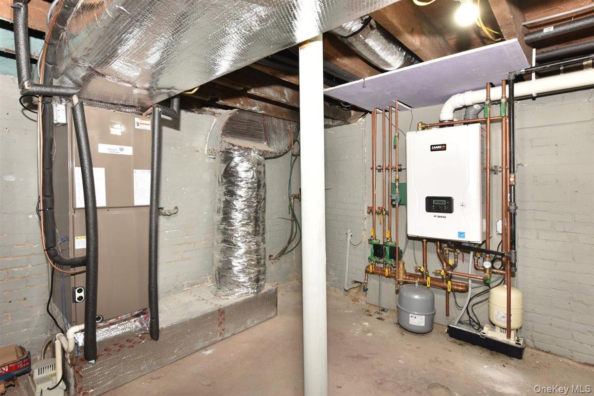 115 N Bergen Place, Freeport, NY 11520