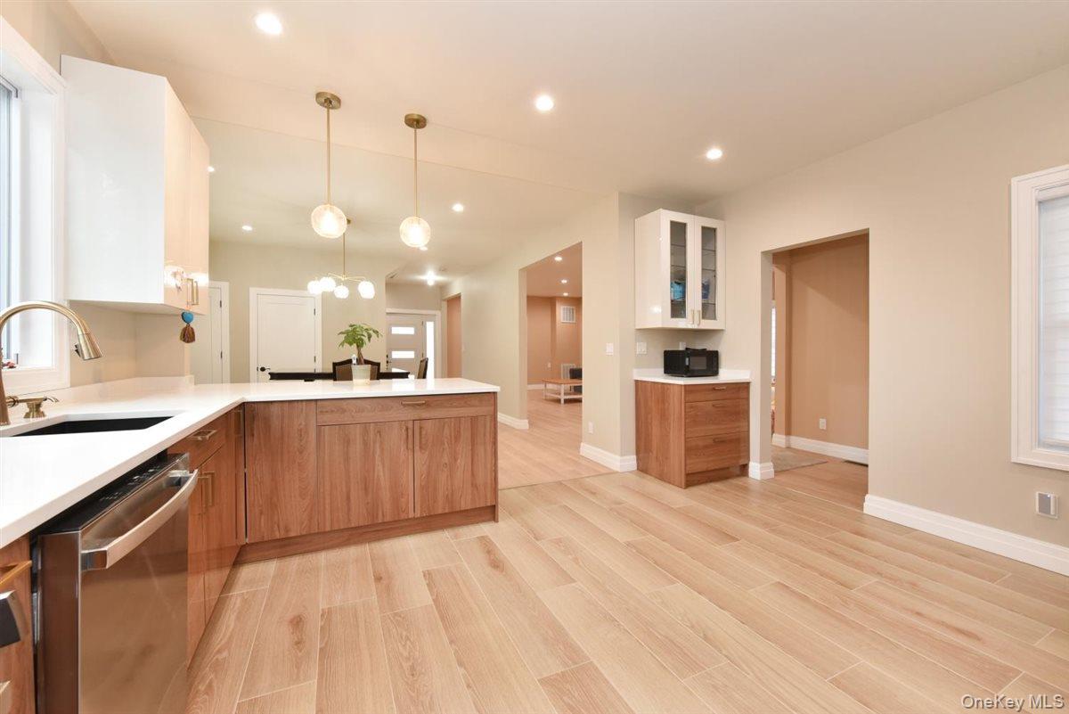 115 N Bergen Place, Freeport, NY 11520