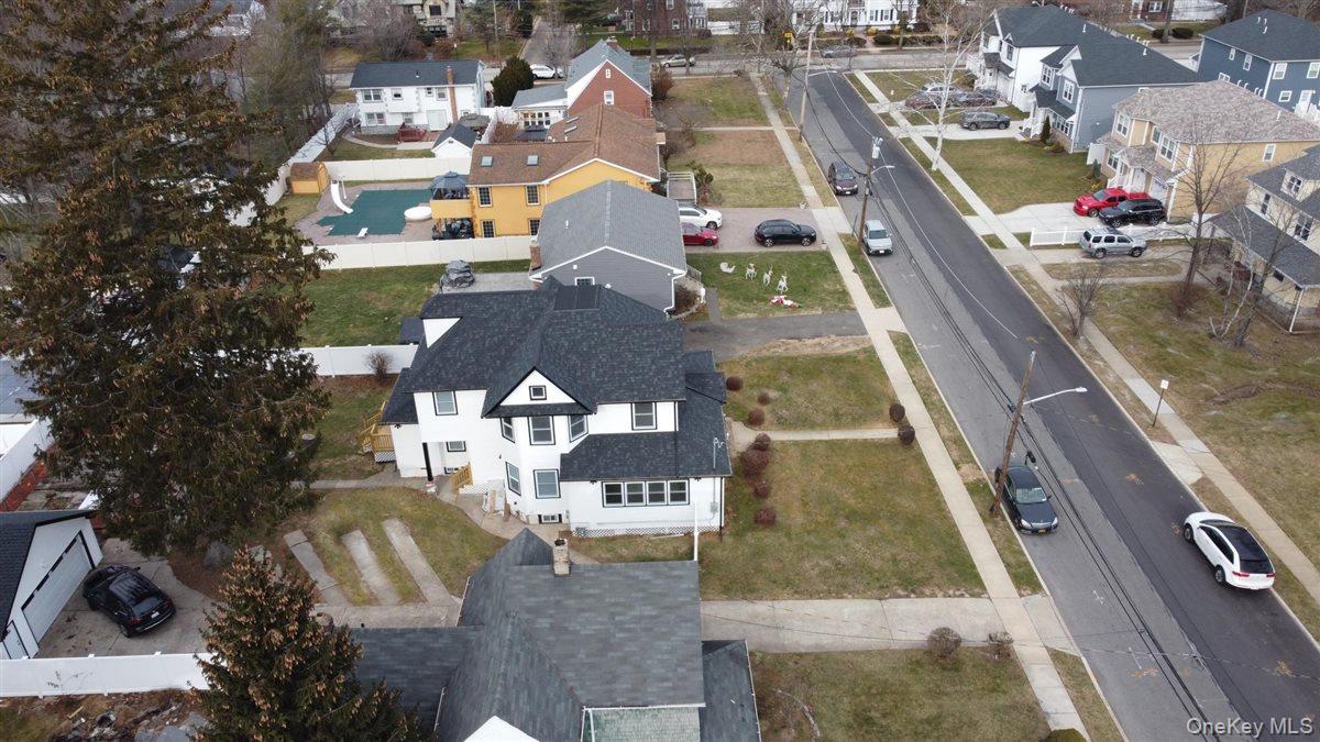 115 N Bergen Place, Freeport, NY 11520