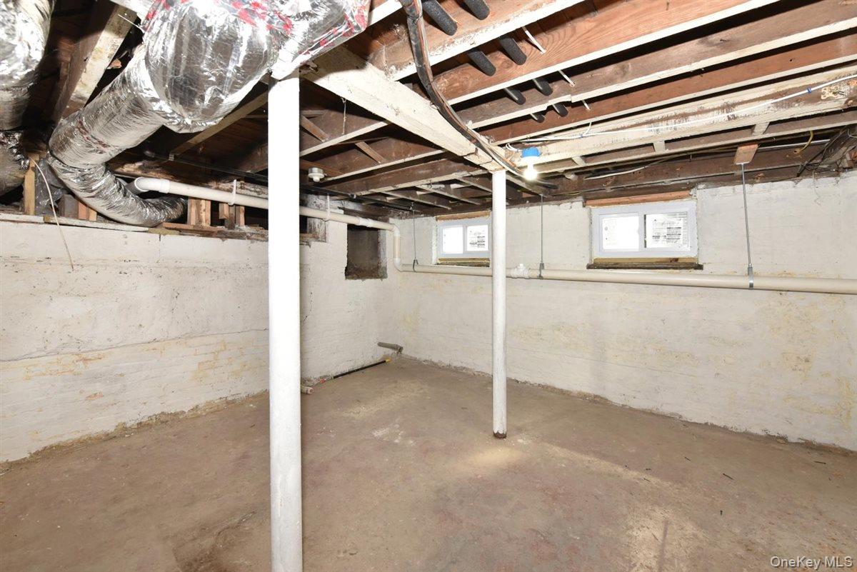 115 N Bergen Place, Freeport, NY 11520