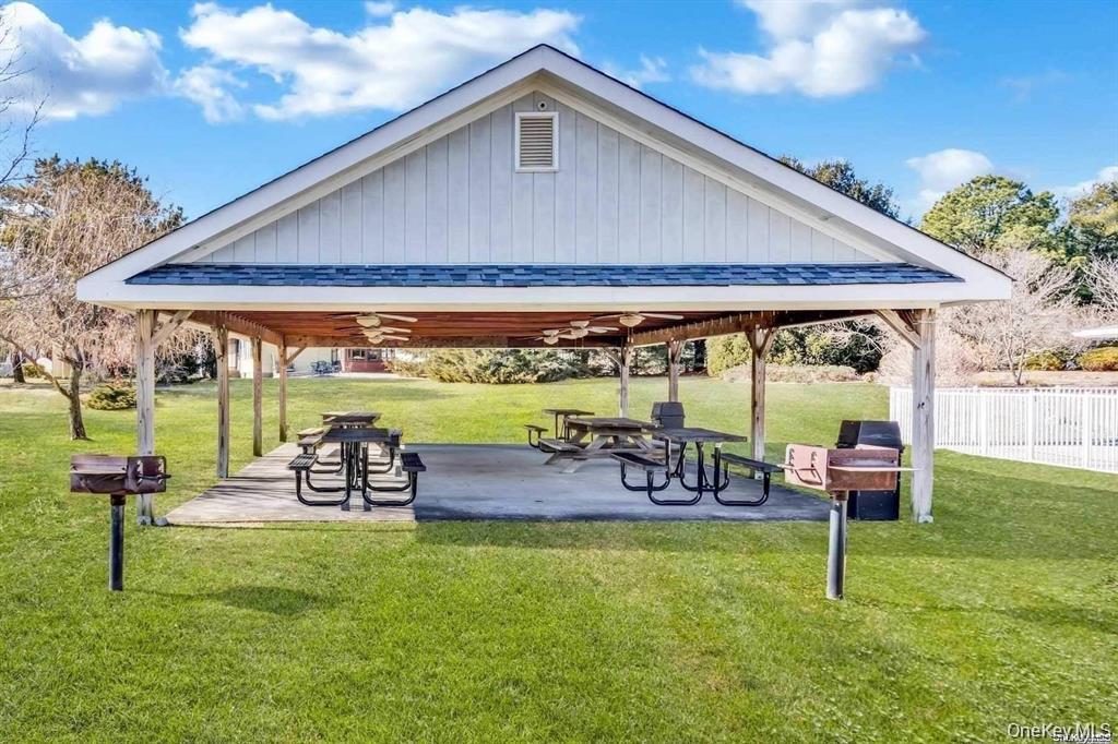 164 Village Circle W, Manorville, NY 11949