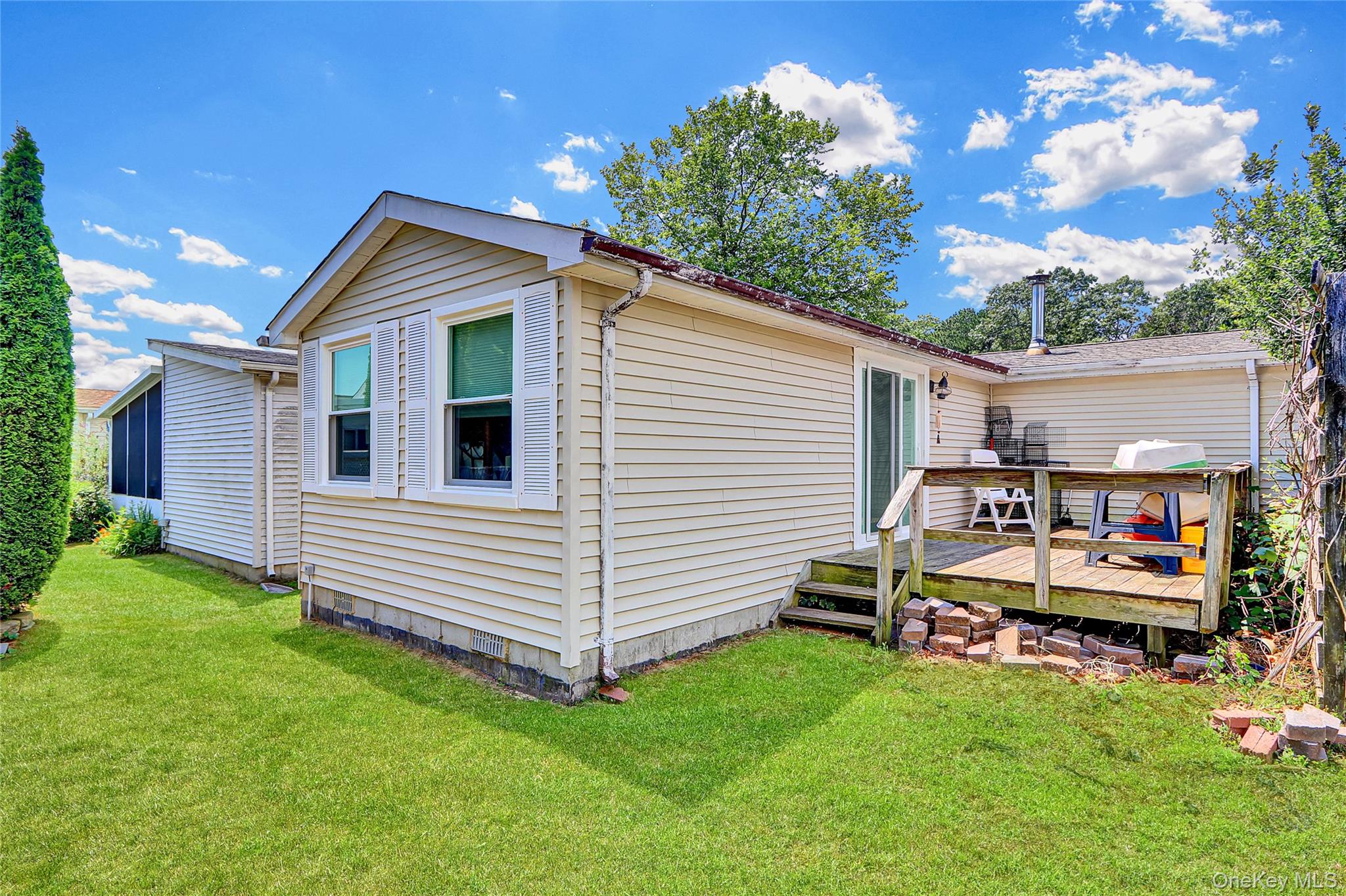 164 Village Circle W, Manorville, NY 11949