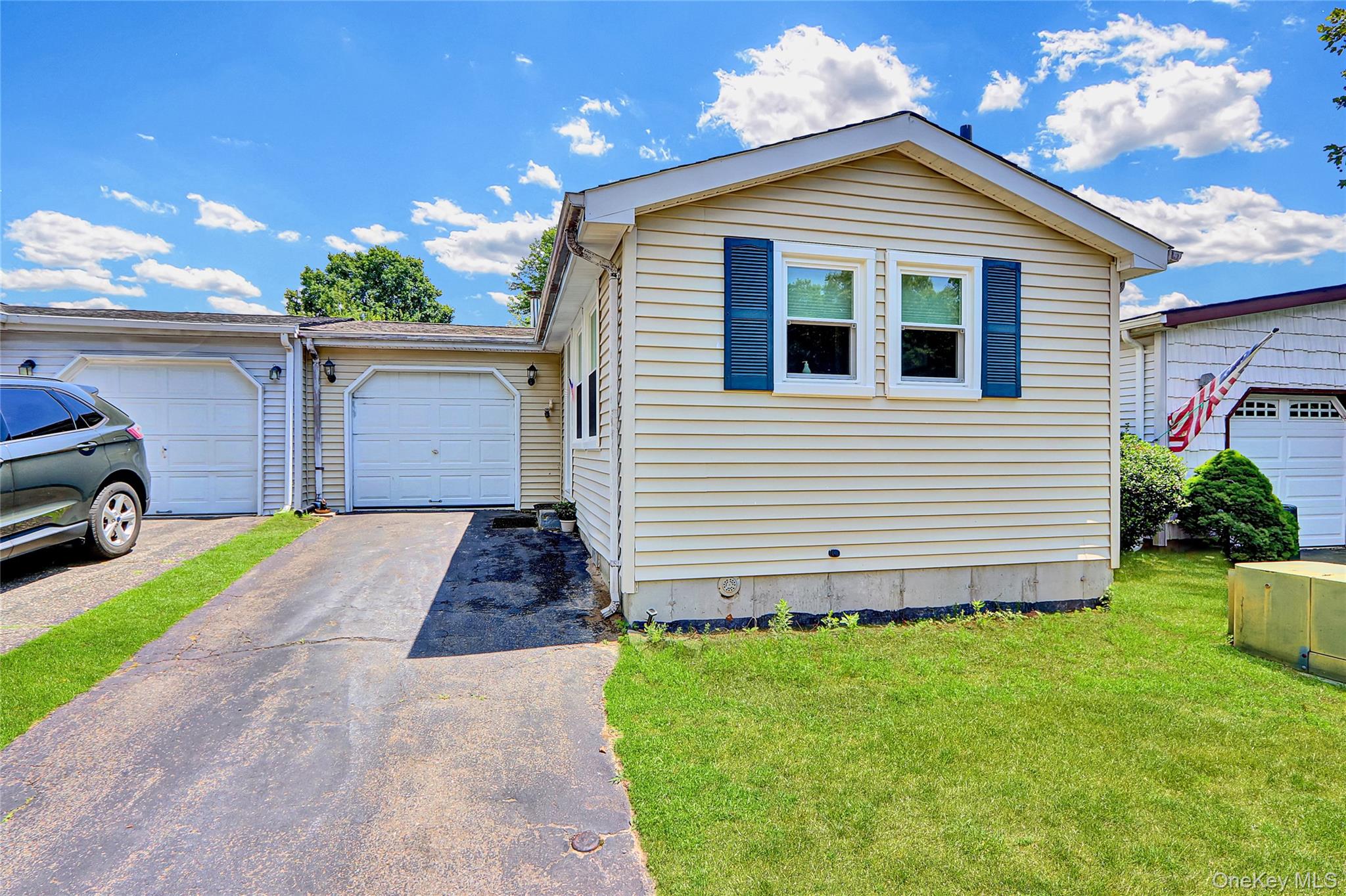 164 Village Circle W, Manorville, NY 11949