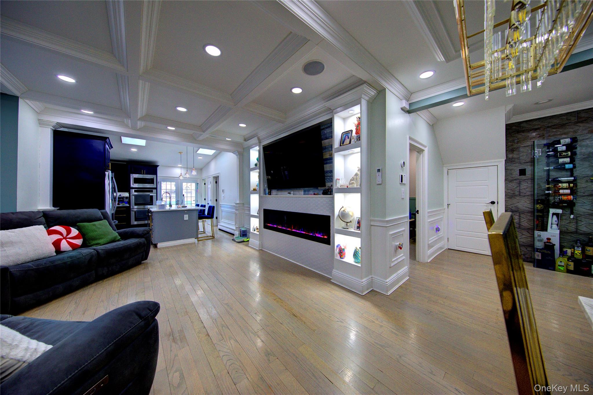 29 3rd Avenue, East Rockaway, NY 11518