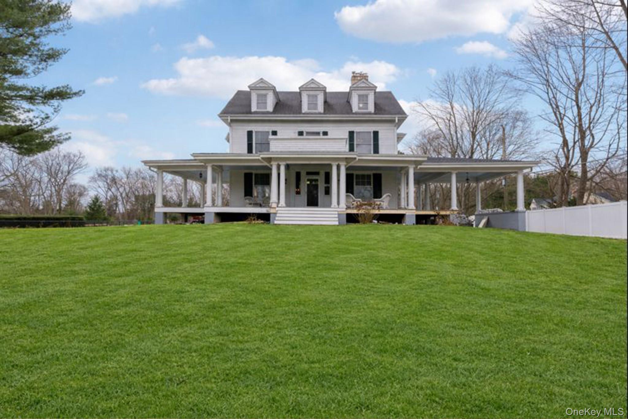 397 Split Rock Road, Syosset, NY 11791