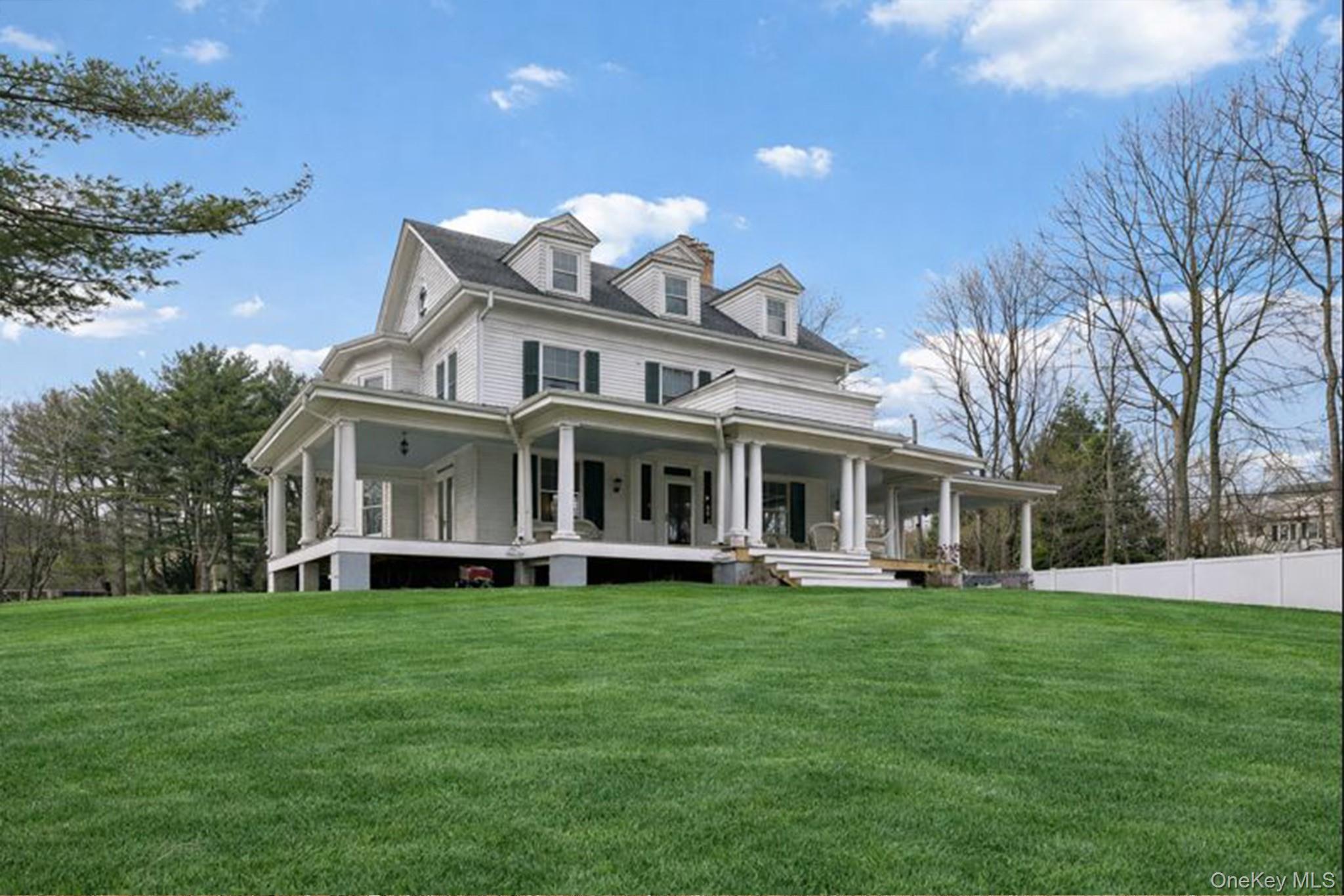 397 Split Rock Road, Syosset, NY 11791