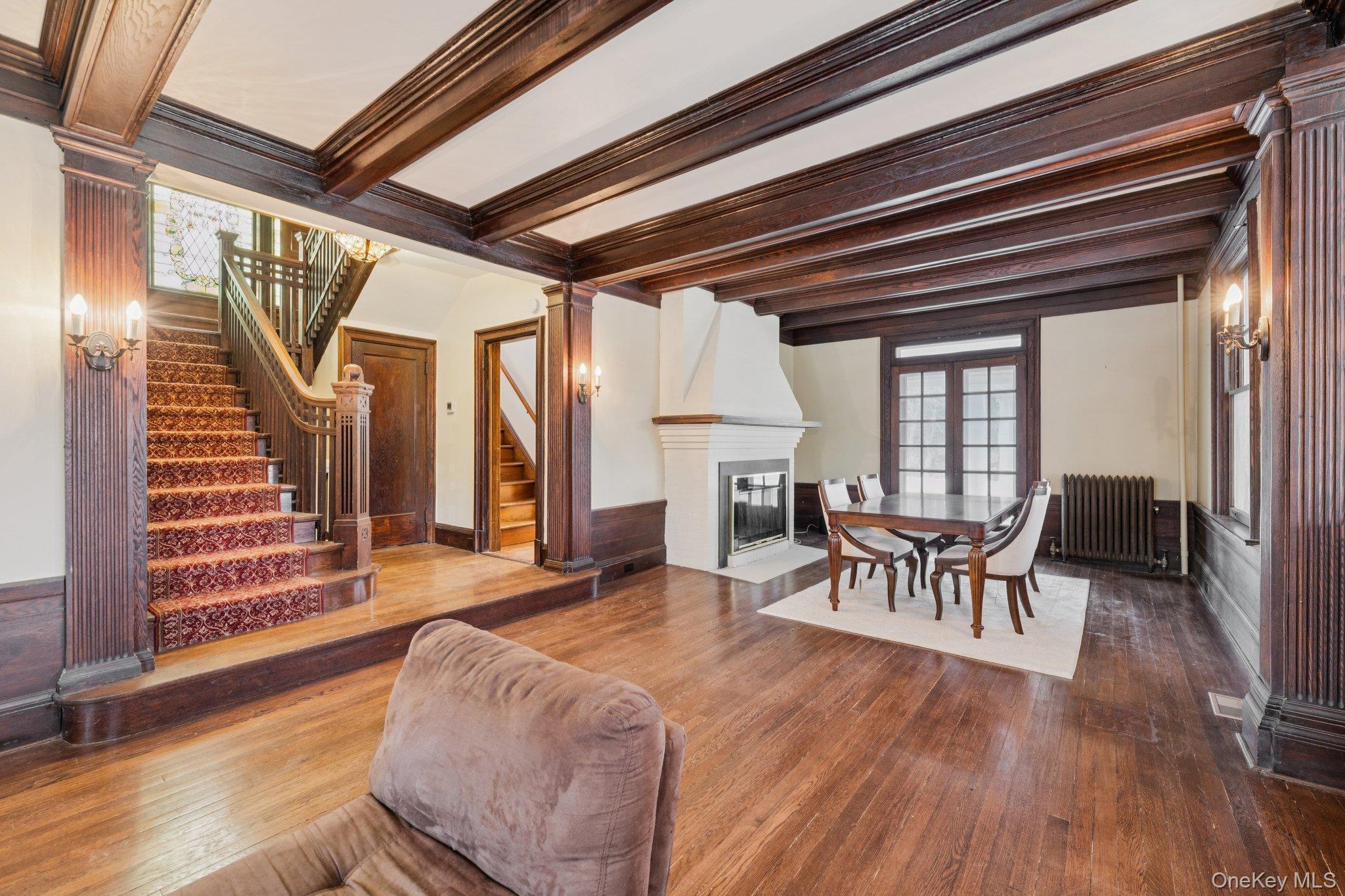 397 Split Rock Road, Syosset, NY 11791