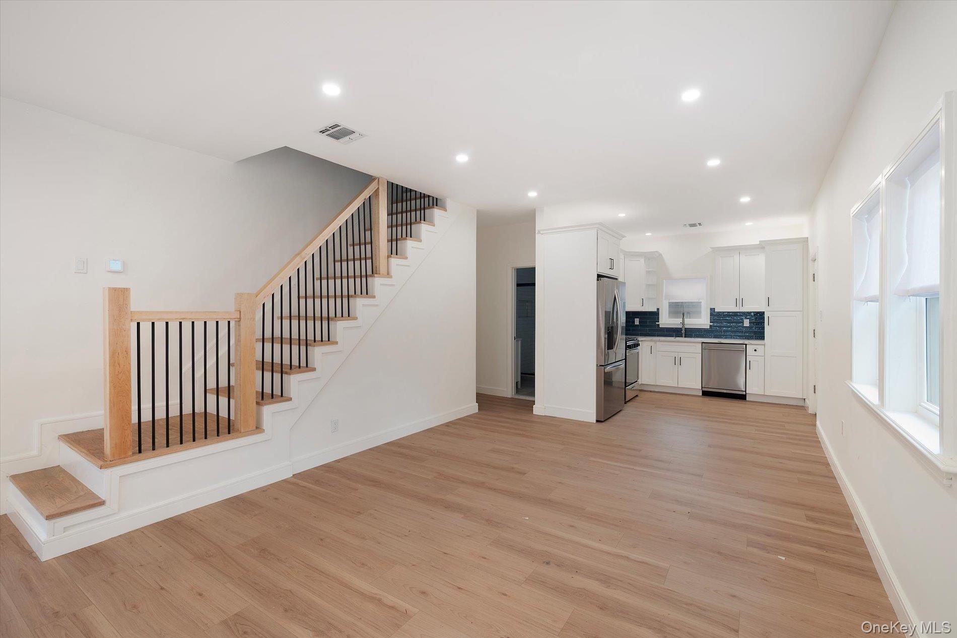 38 S Front Street, Farmingdale, NY 11735