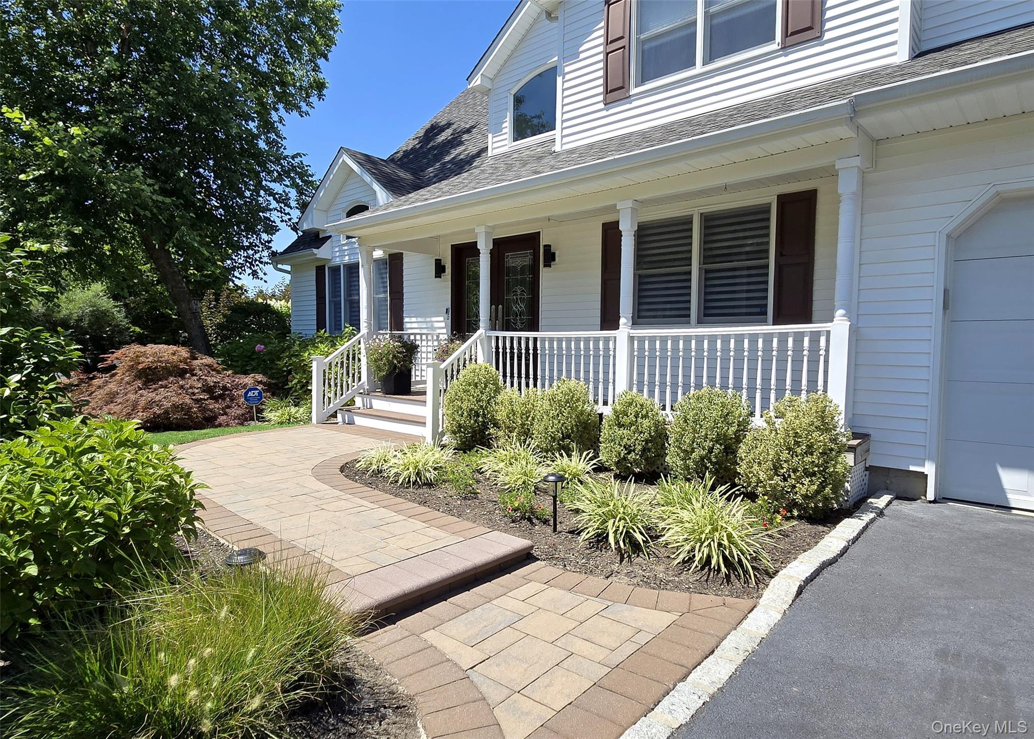 11 Simpson Gate, Manorville, NY 11949