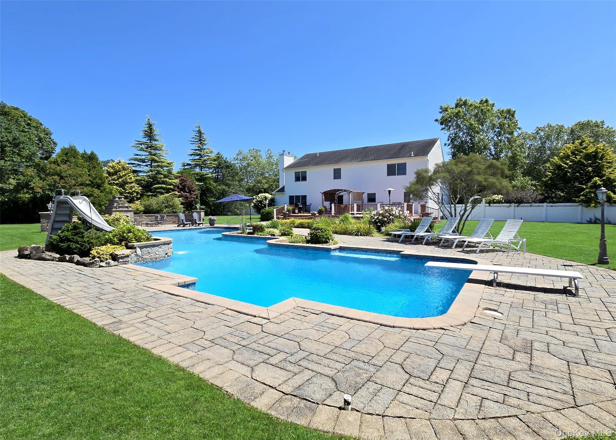 11 Simpson Gate, Manorville, NY 11949