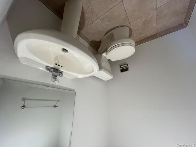 46 Firwood Road # 1st, Port Washington, NY 11050