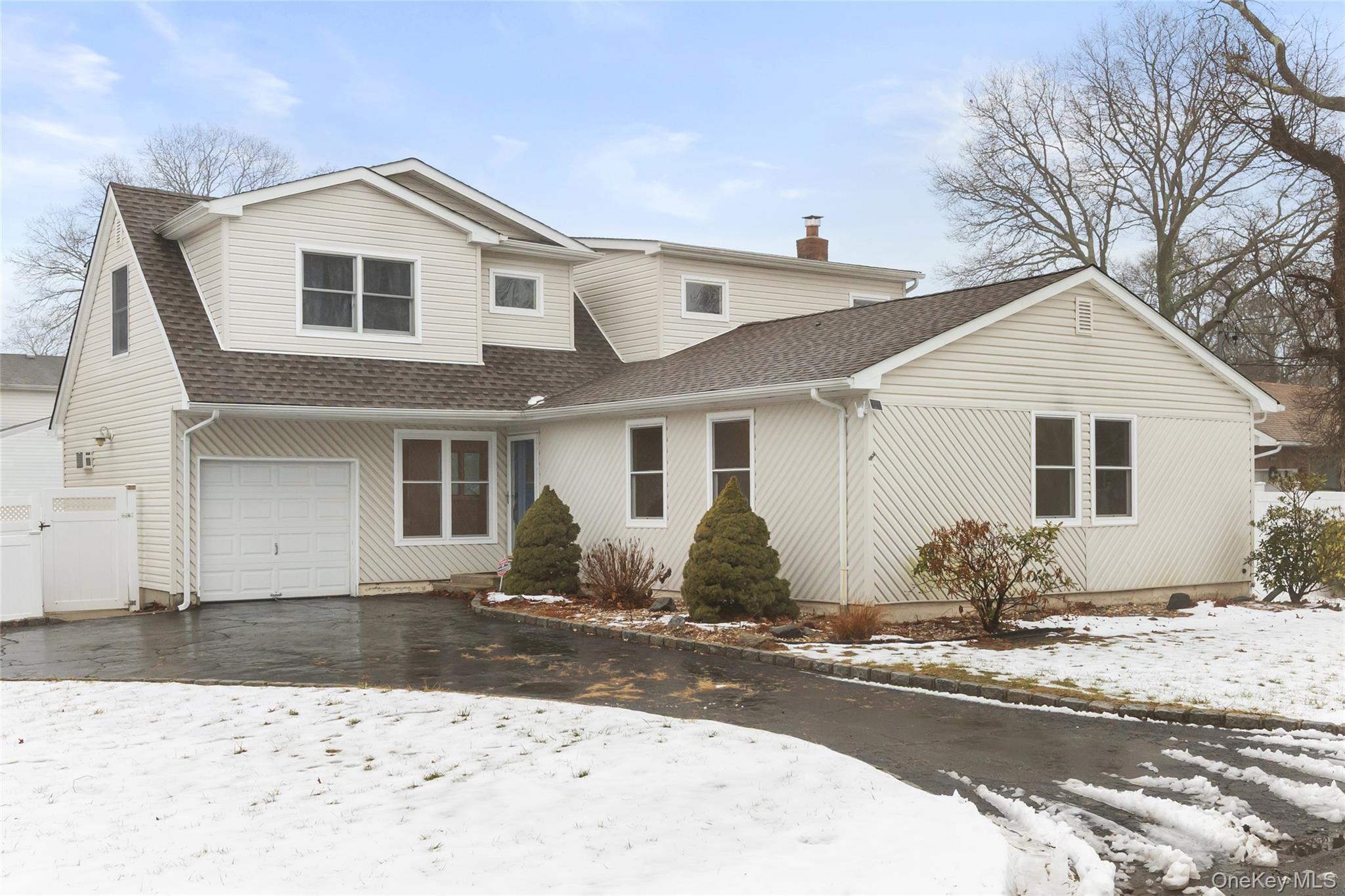 339 Halbert Drive, Holbrook, NY 11741