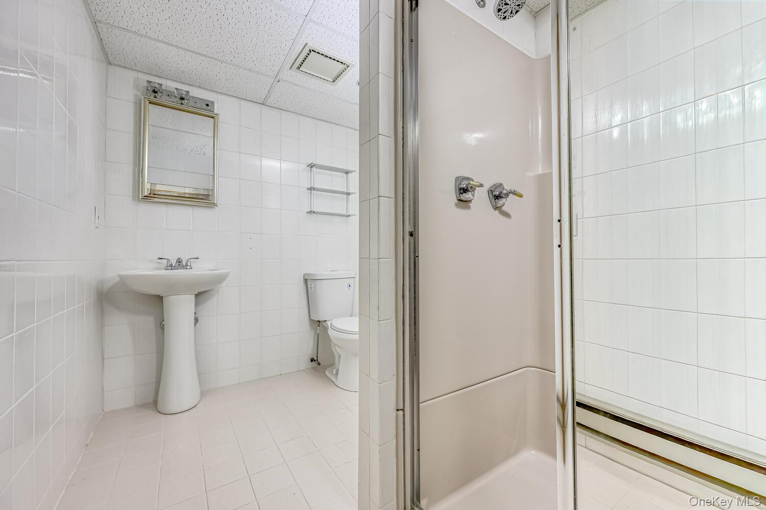 4 Hilltop Place, Monsey, NY 10952