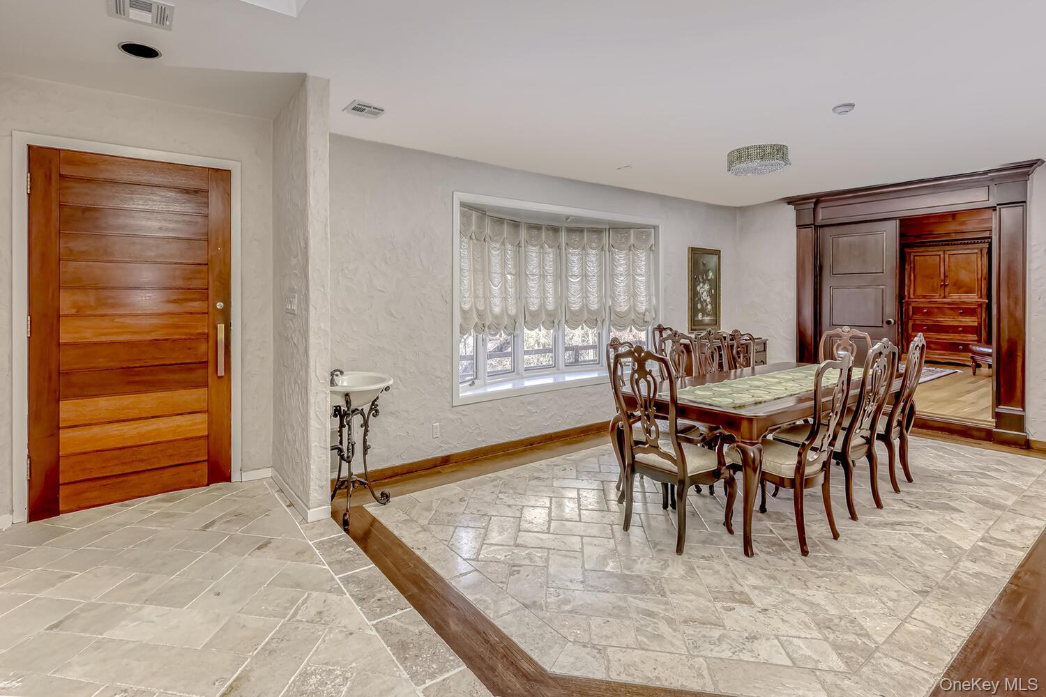 4 Hilltop Place, Monsey, NY 10952