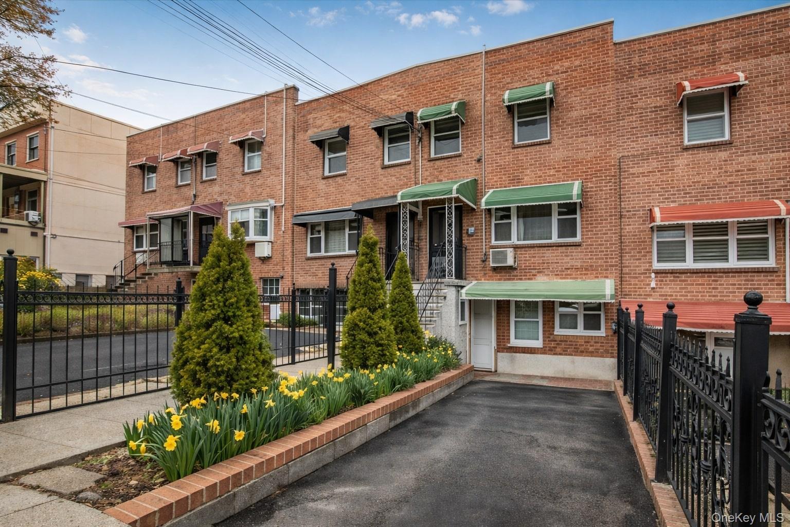 1019 E 228th Street, Bronx, NY 10466