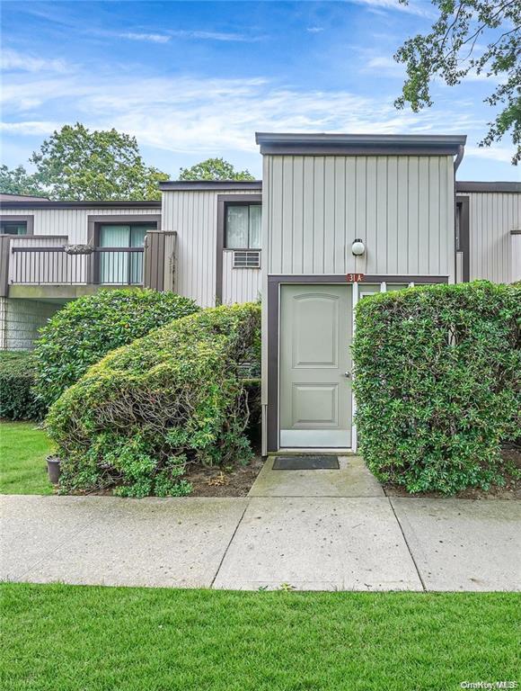 31 Richmond Boulevard # 1A, Ronkonkoma, NY 11779