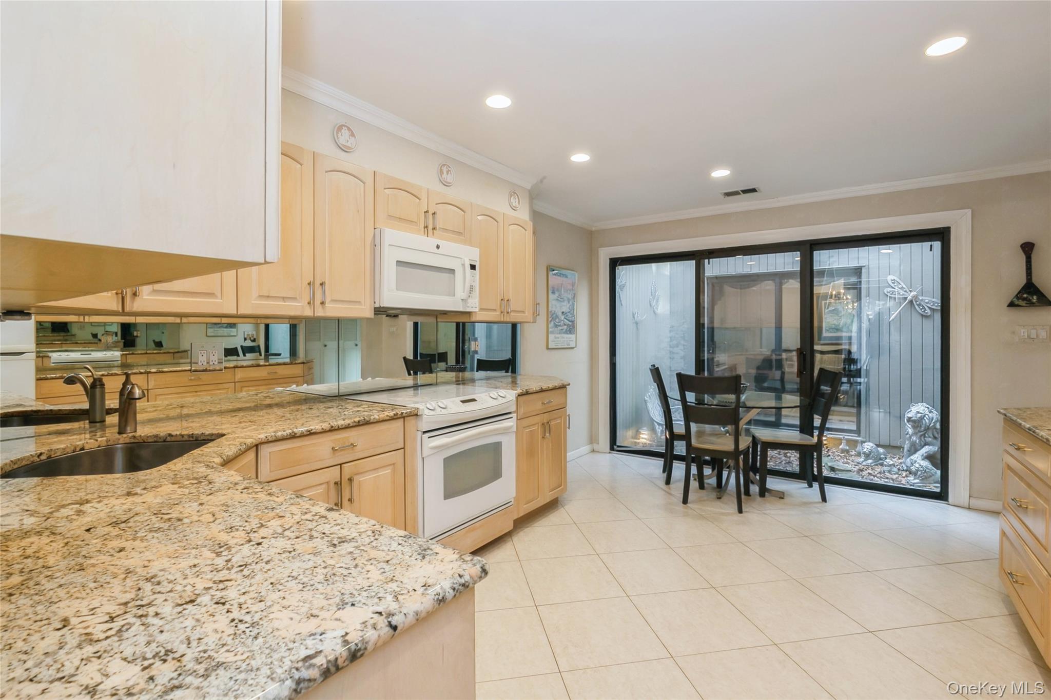 33 Club House Court # 33, Jericho, NY 11753